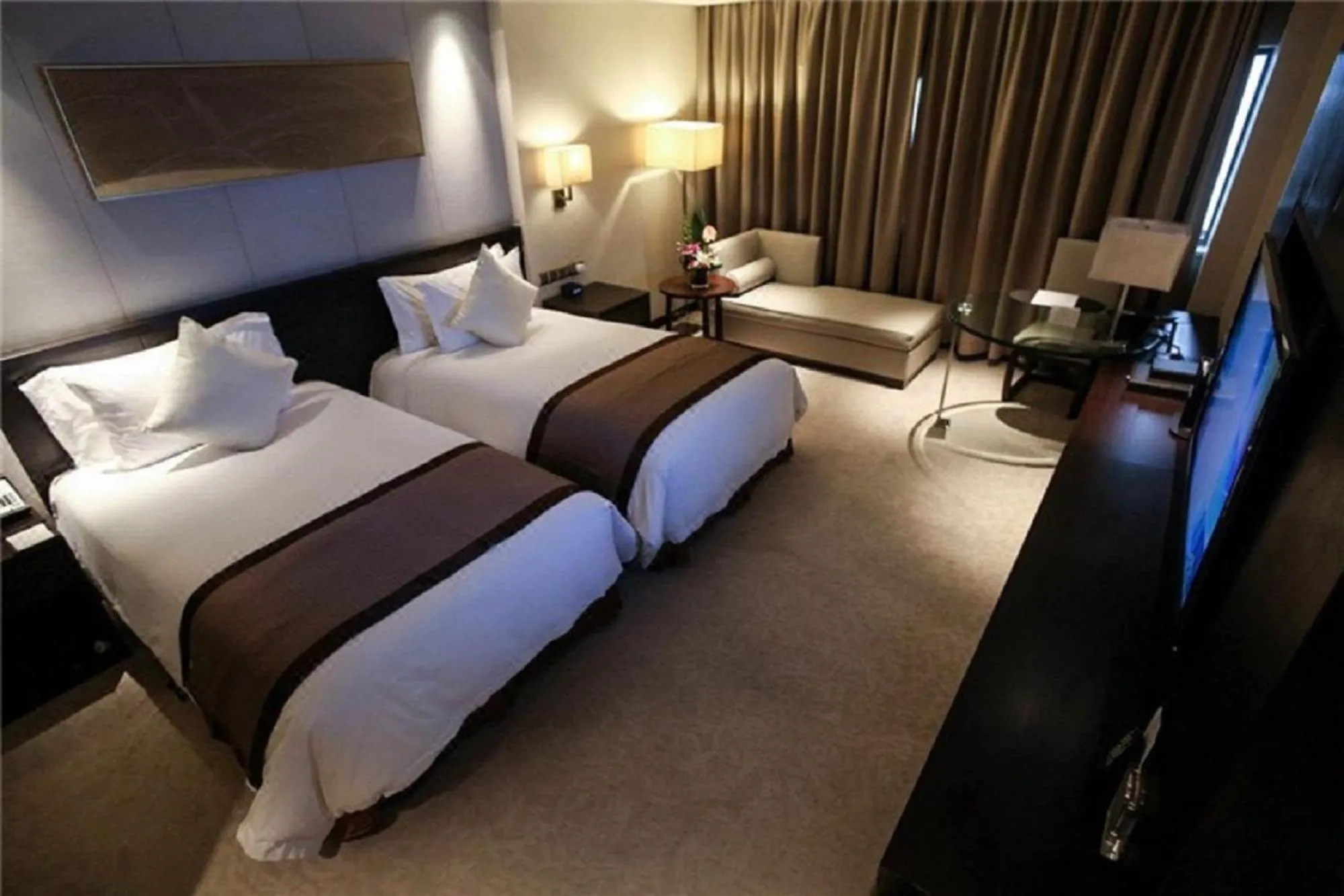 Executive Double or Twin Room in Howard Johnson IFC Plaza Ningbo