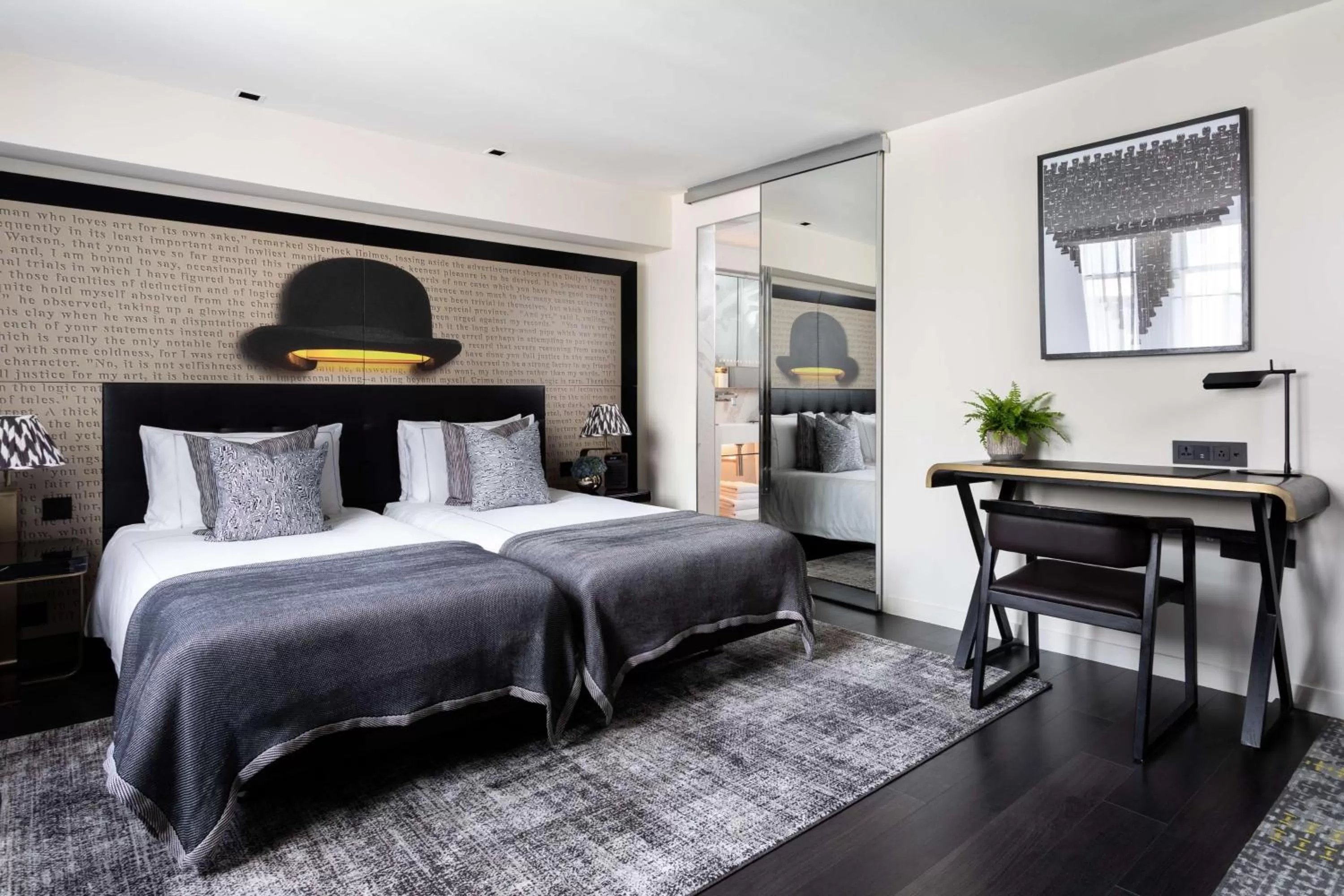 Deluxe Twin Room in Holmes Hotel London