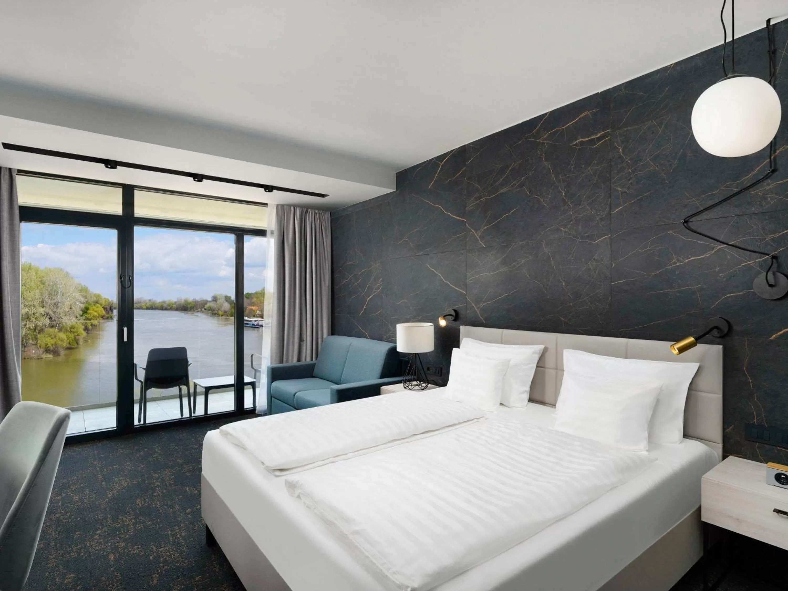 Superior Double Room with Sofa in Mercure Tokaj Center