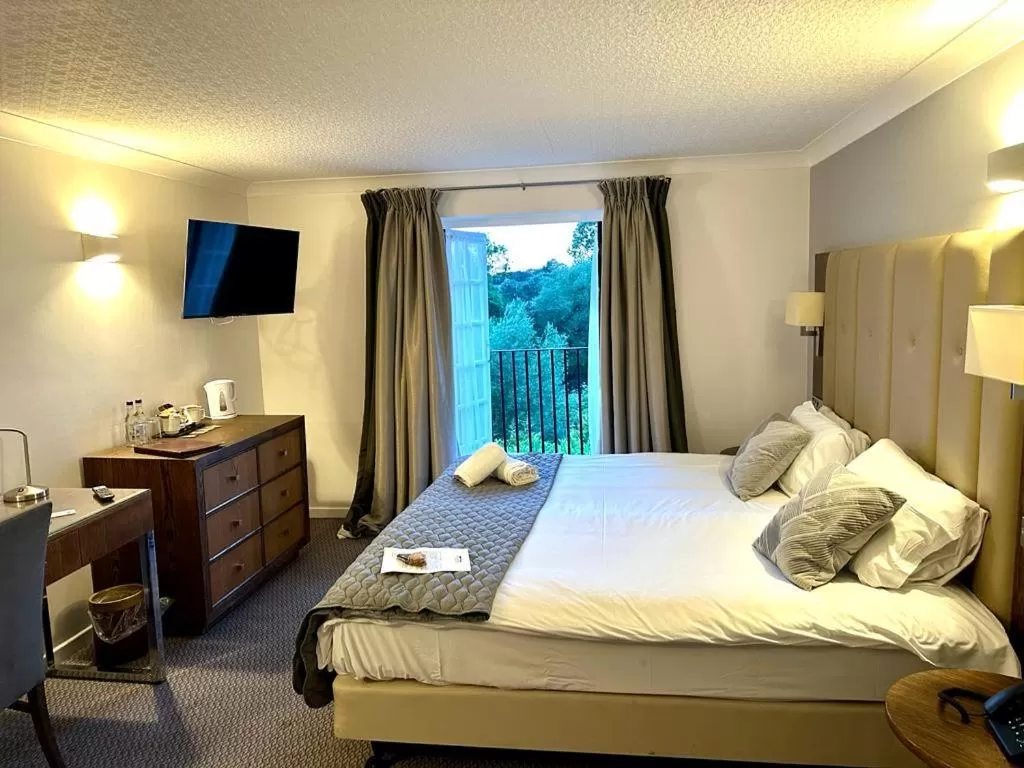 Executive Double Room with Balcony and River View - Non-Smoking in The George - Sure Hotel Collection by Best Western