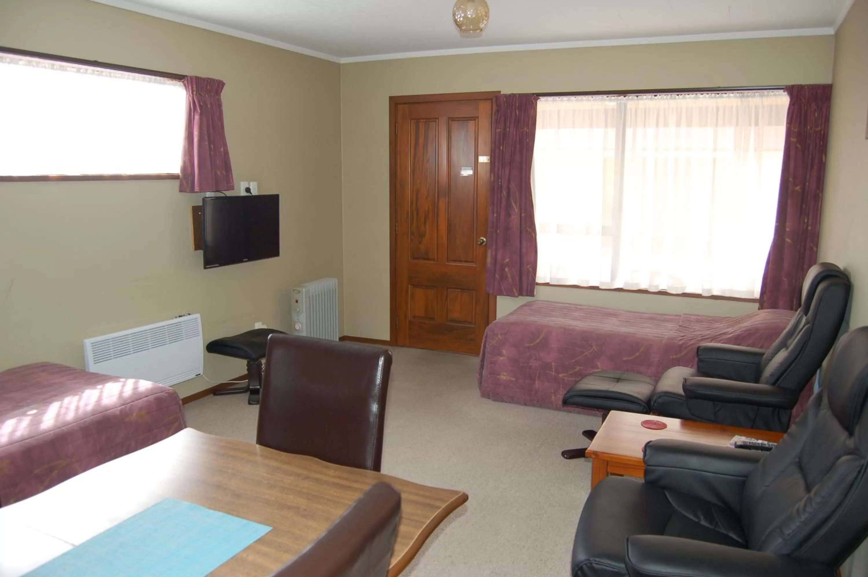 One-Bedroom Apartment in Carisbrook Motel