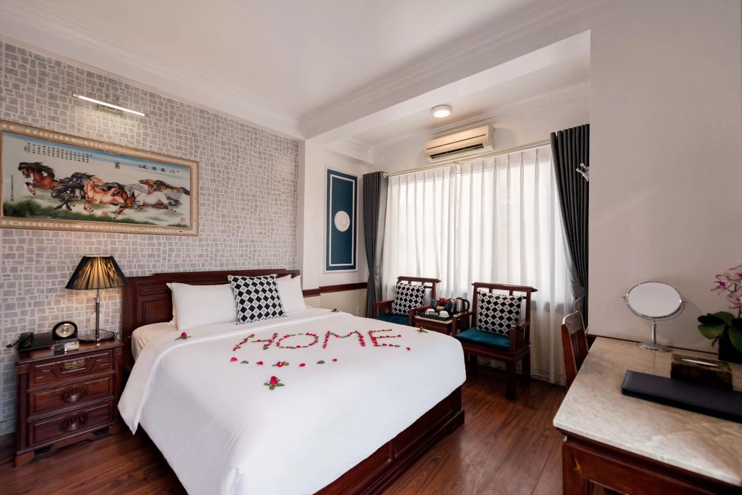 Deluxe Double Room with City View in Prince II Hotel