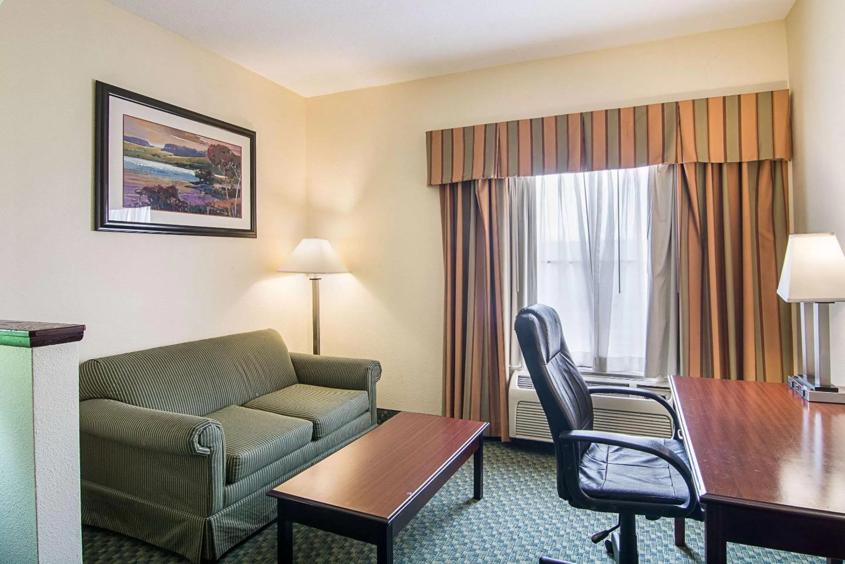King Suite - Non-Smoking in Quality Inn & Suites Harvey - Chicago Southland