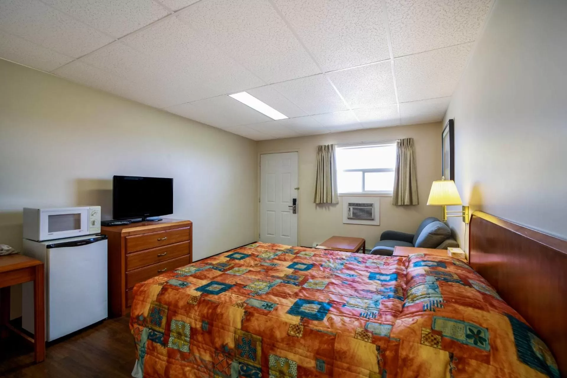 1 Queen Bed Non Smoking in Canadas Best Value Inn Fort St John