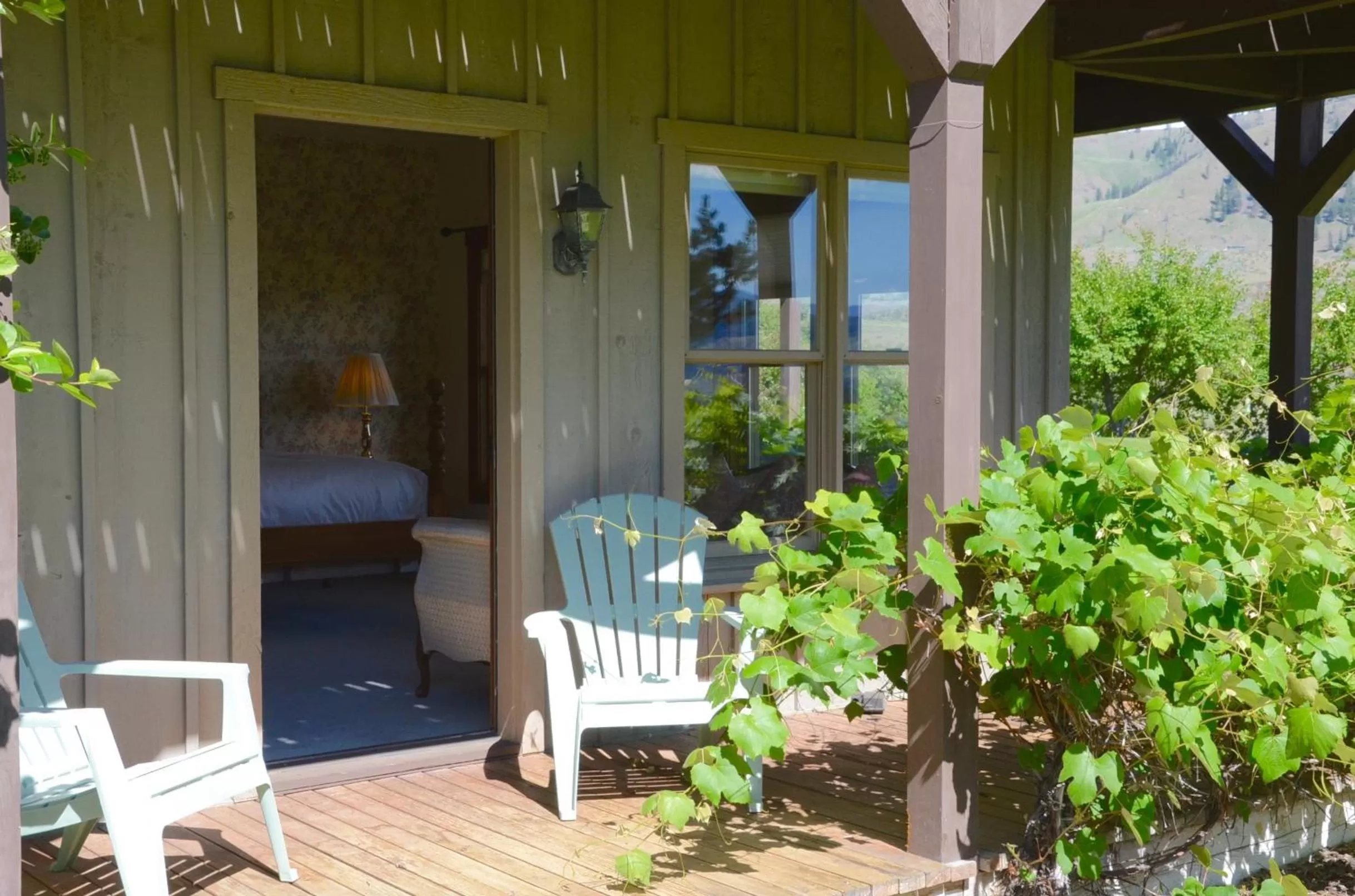 King Room with Balcony in Casia Lodge and Ranch