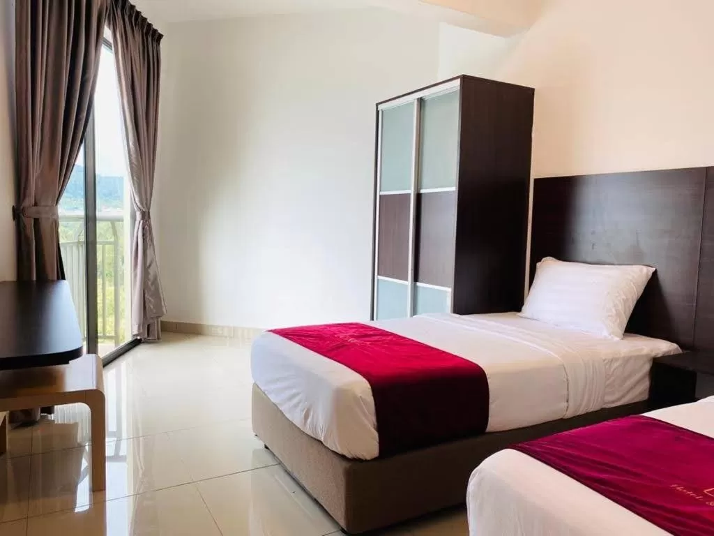 Three-Bedroom Apartment in Marina Heights Hotel Residences