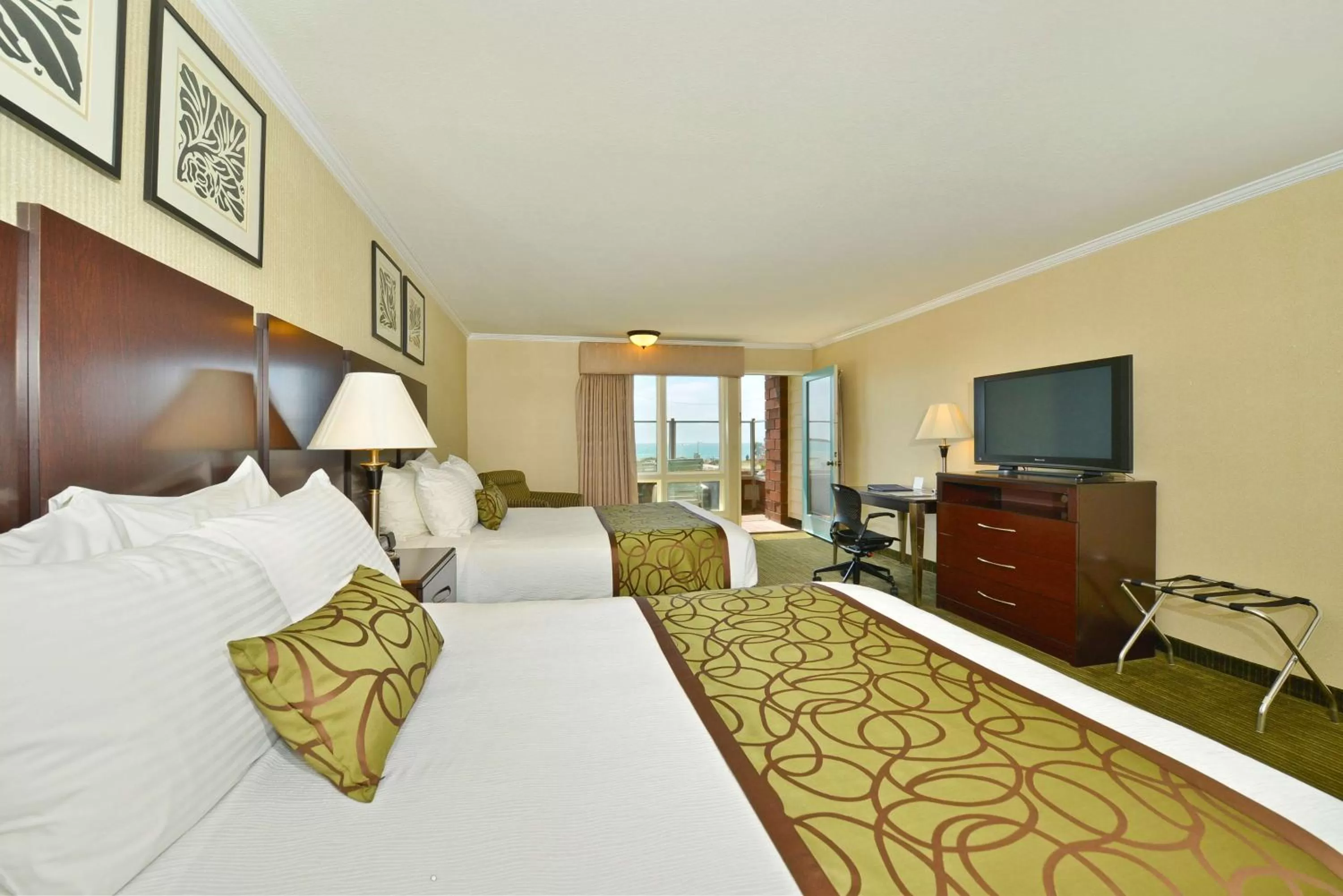 Queen Room with Two Queen Beds - Disability Access/Bath Tub in Best Western Plus Dana Point Inn-by-the-Sea