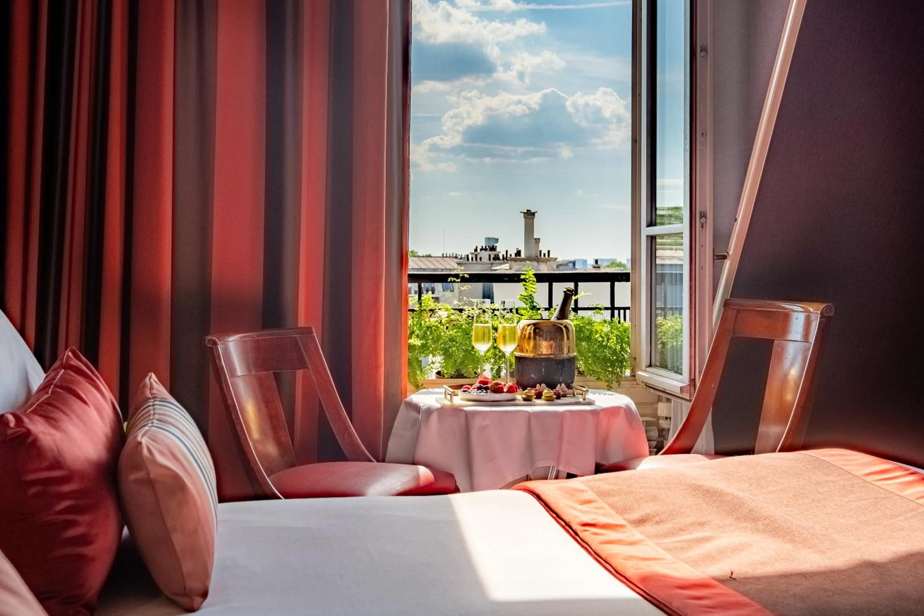 Eiffel Tower View Room in Hotel Trianon Rive Gauche
