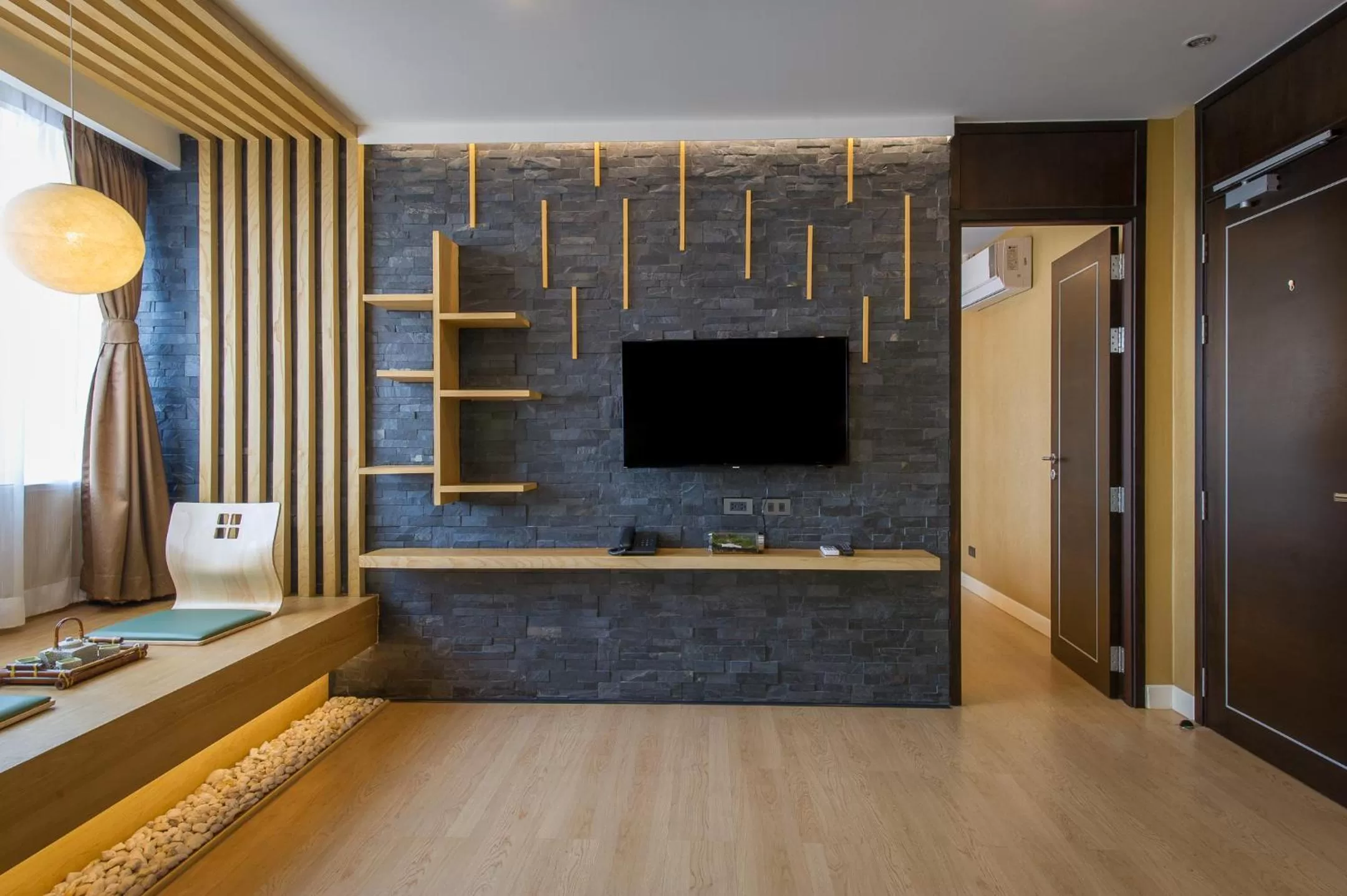 Suite with Balcony in Zenniq