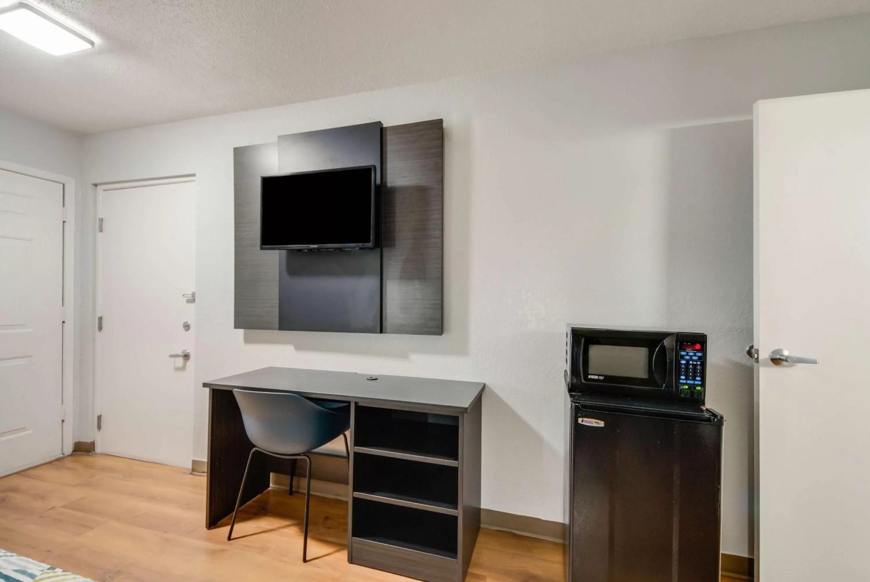 Queen Room with Two Queen Beds - Disability Access in Motel 6-Laredo, TX - North I-35