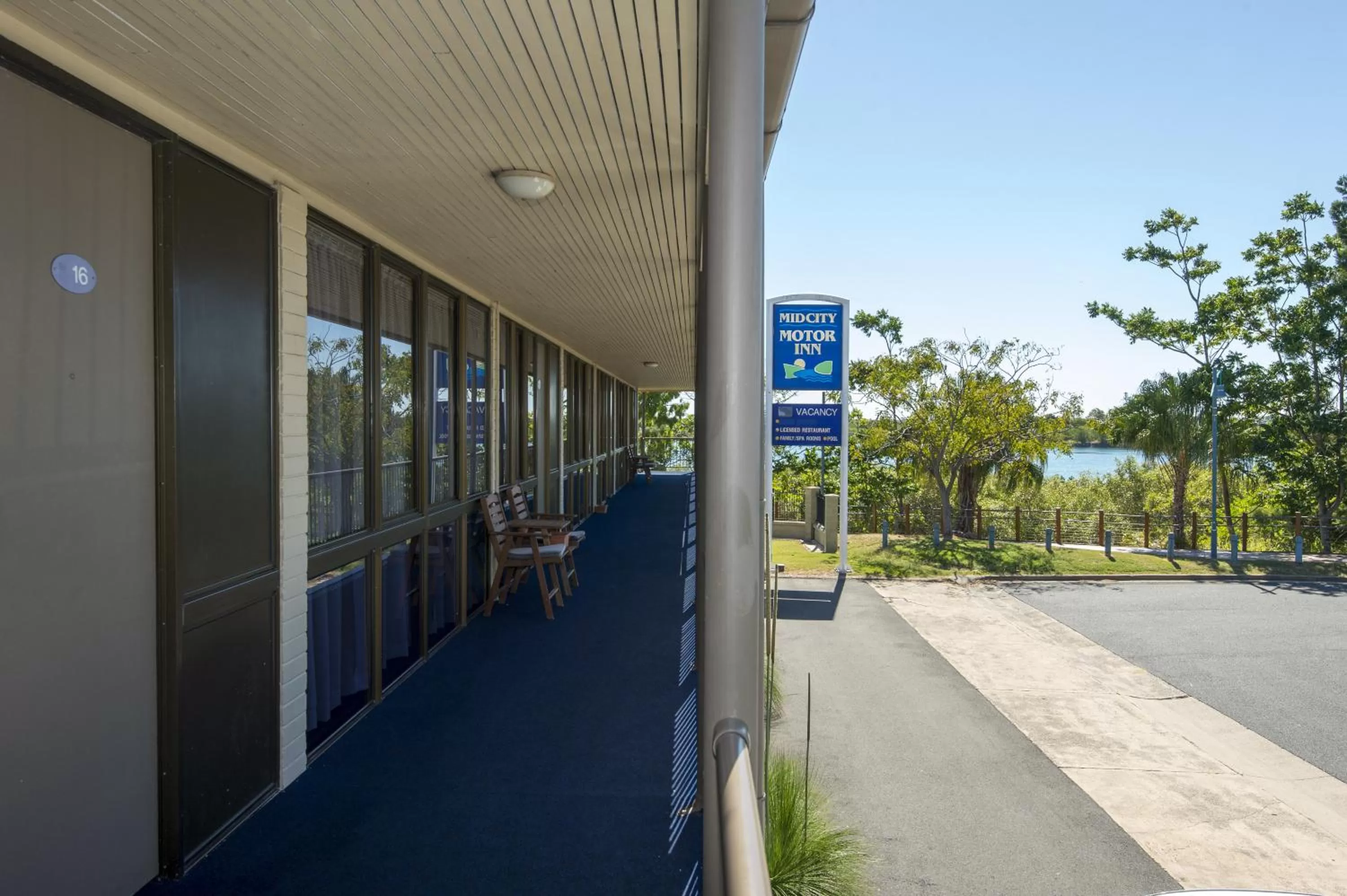 Twin King  in Mid City Motor Inn