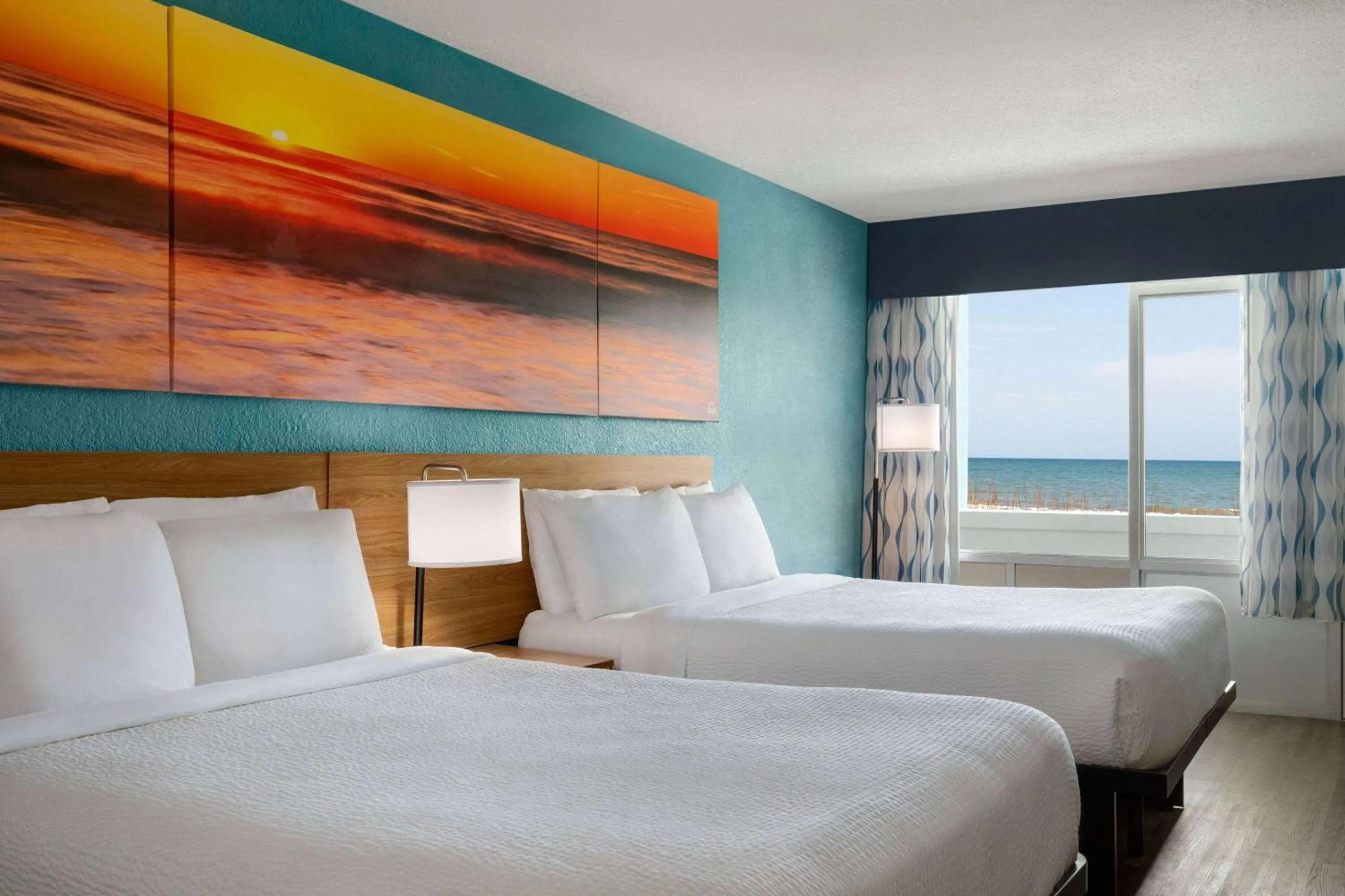 Queen Room with Oceanfront - Mobility Accessible/Ground Floor/Non-Smoking in Days Inn by Wyndham Myrtle Beach-Beach Front