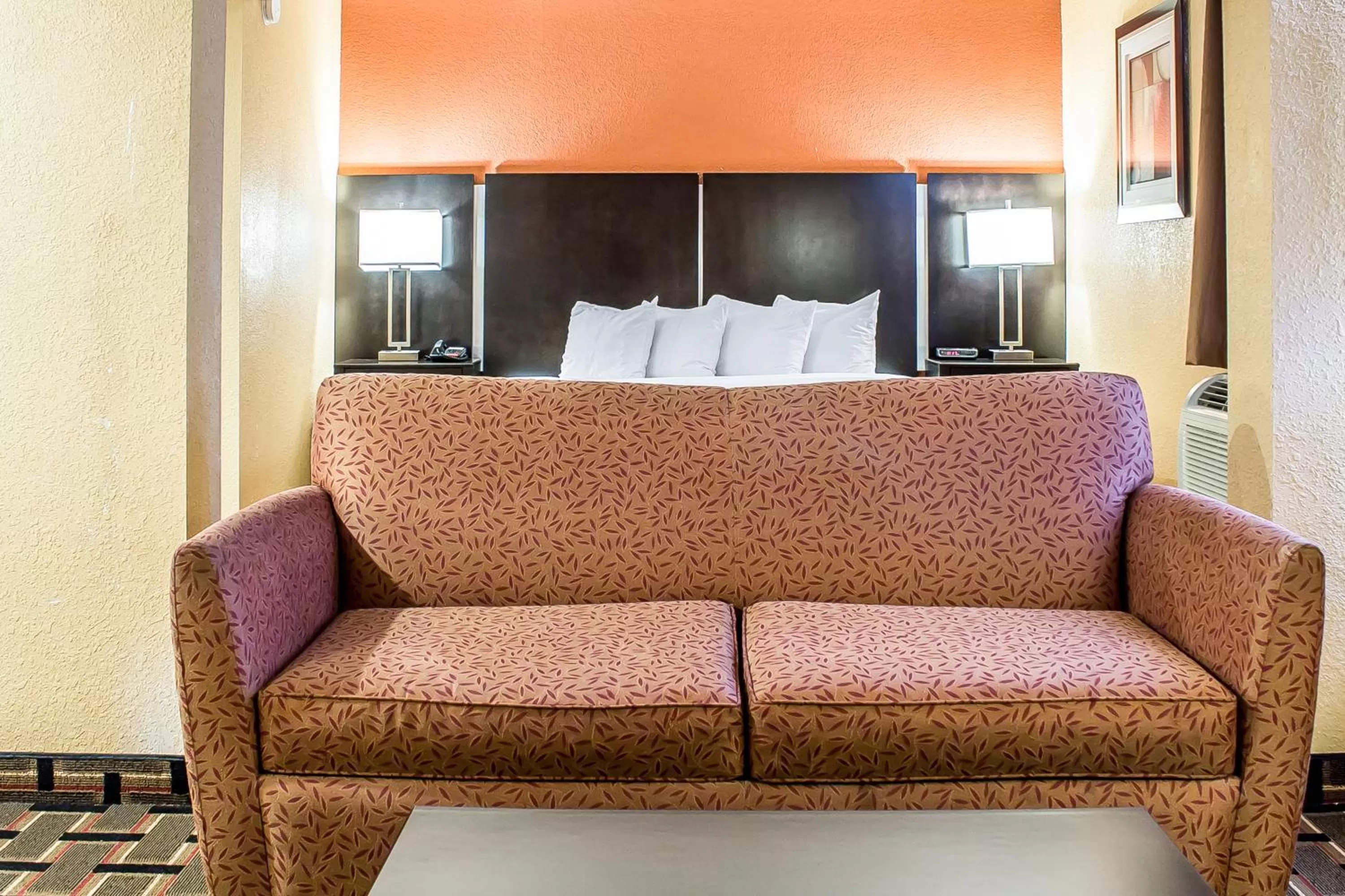 King Suite - Non-Smoking in Baymont by Wyndham Scranton Dunmore