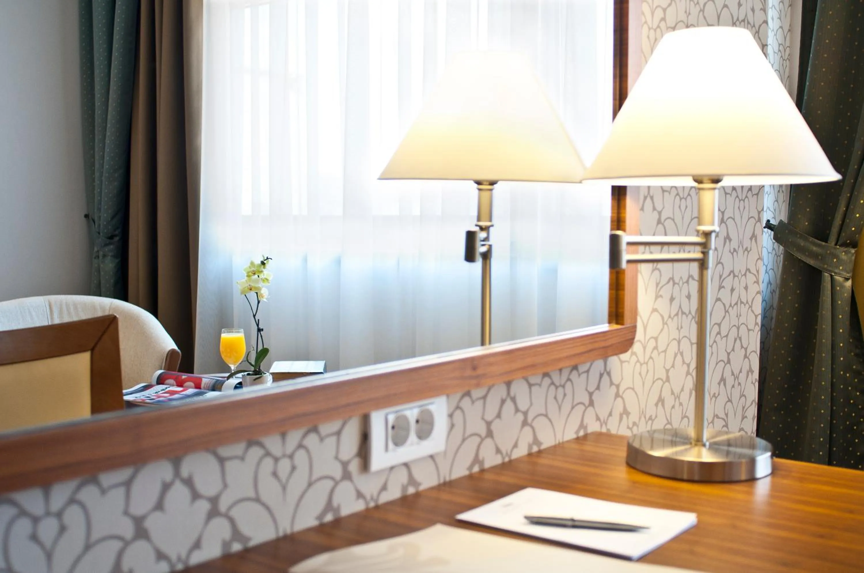 1 King Bed 1 Sofa Executive Suite - single occupancy in Ramada Hotel Cluj