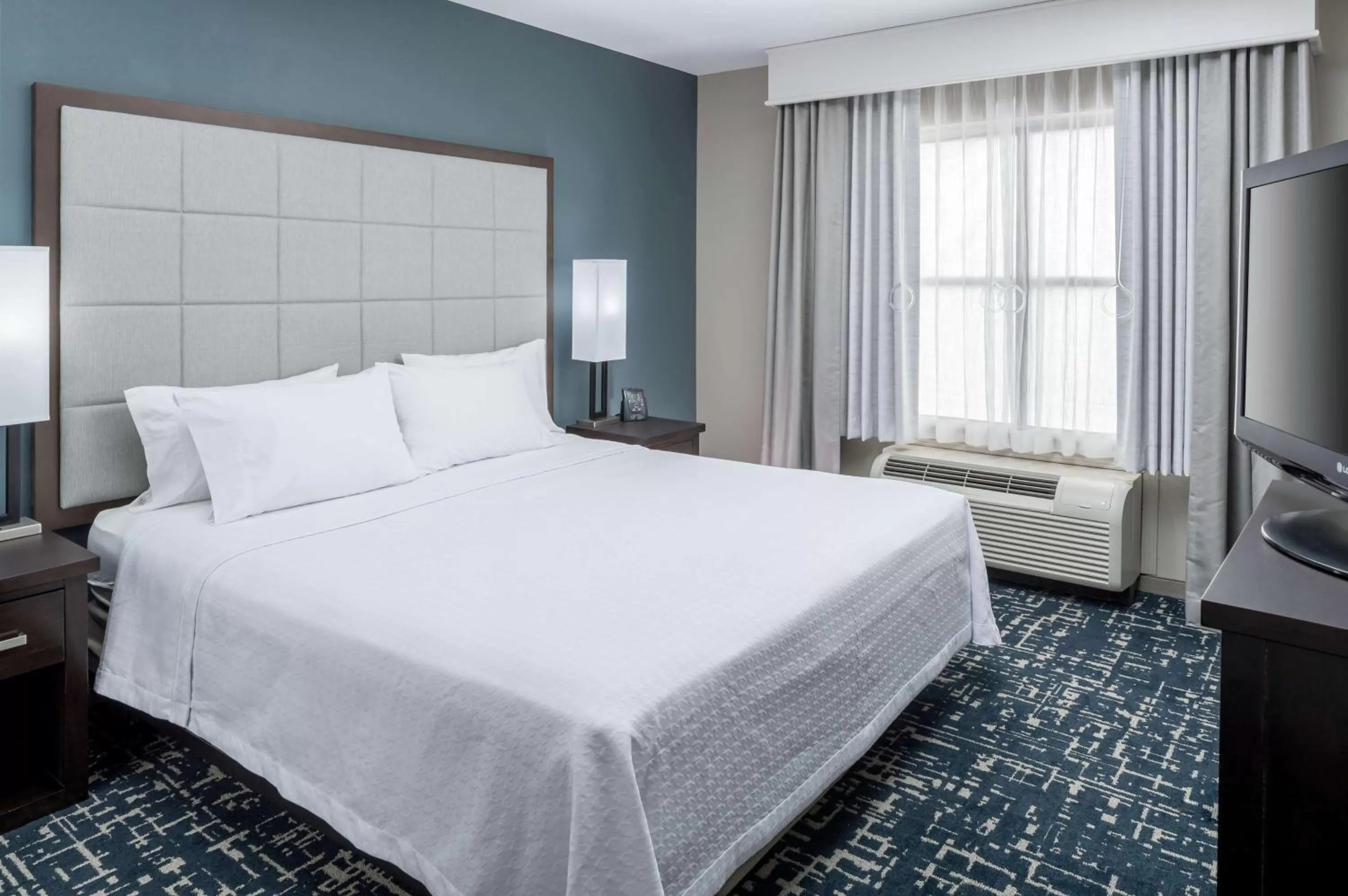 King Suite Mobility/Hearing Access with Tub - Non-Smoking in Homewood Suites by Hilton Cedar Rapids-North