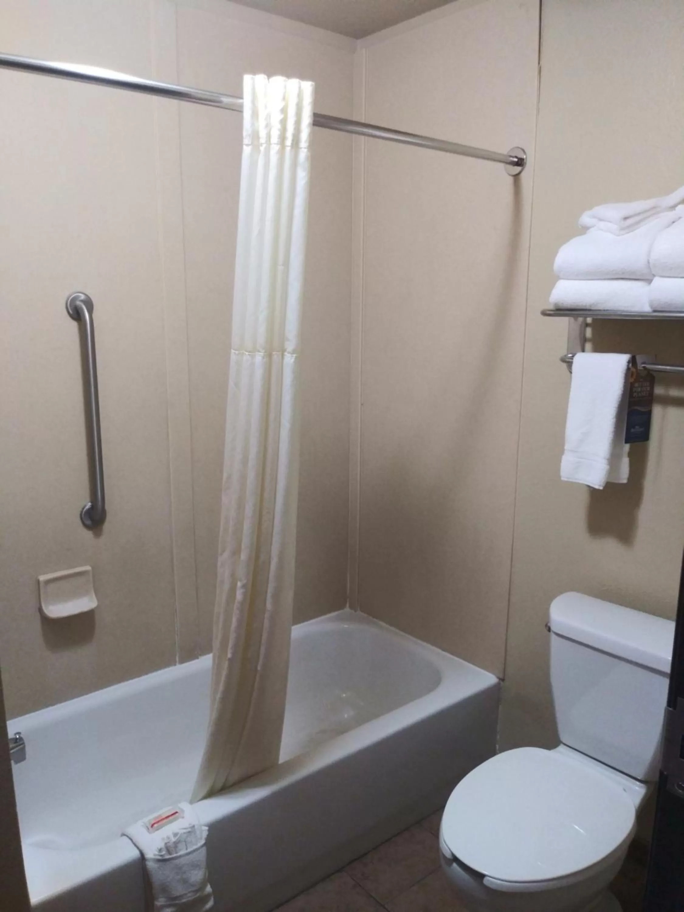 2 Queen Beds and 1 King Bed, Two-Bedroom, Mobility Access Suite, Bathtub w/Grab Bars, Non-Smoking in Baymont by Wyndham Wheeler