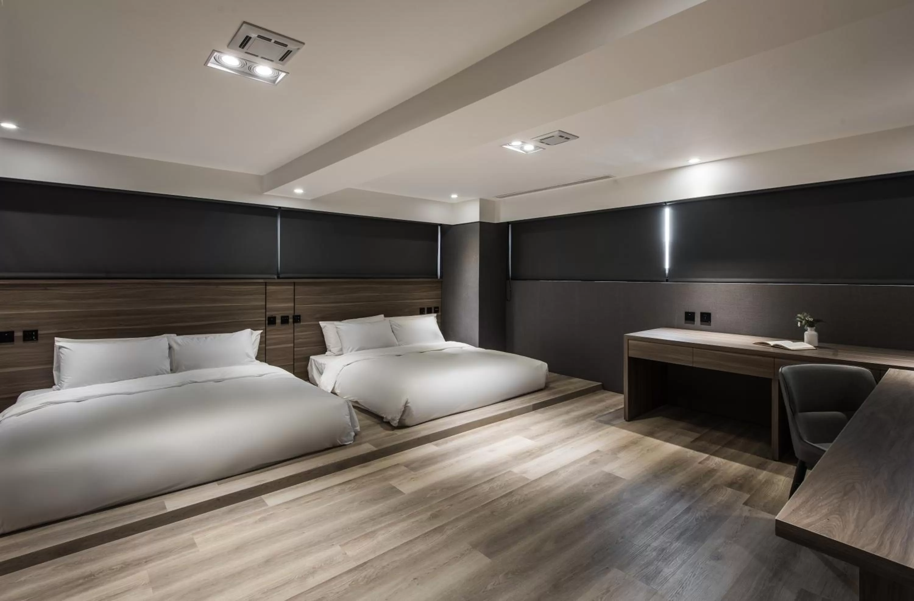 Standard Quadruple Room in Autumn Willow Hotel