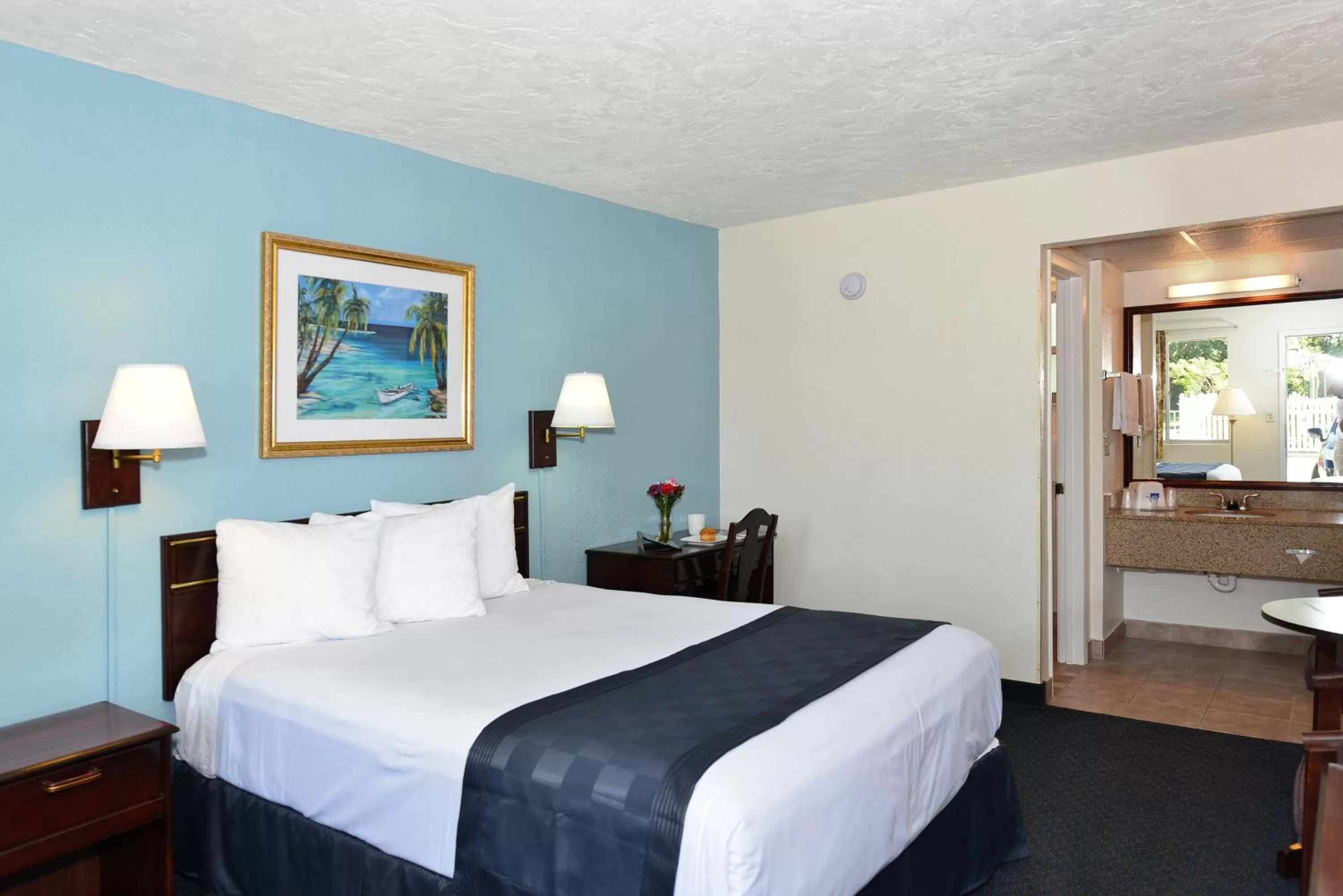 Queen Room - Disability Access in Americas Best Value Inn Bradenton-Sarasota