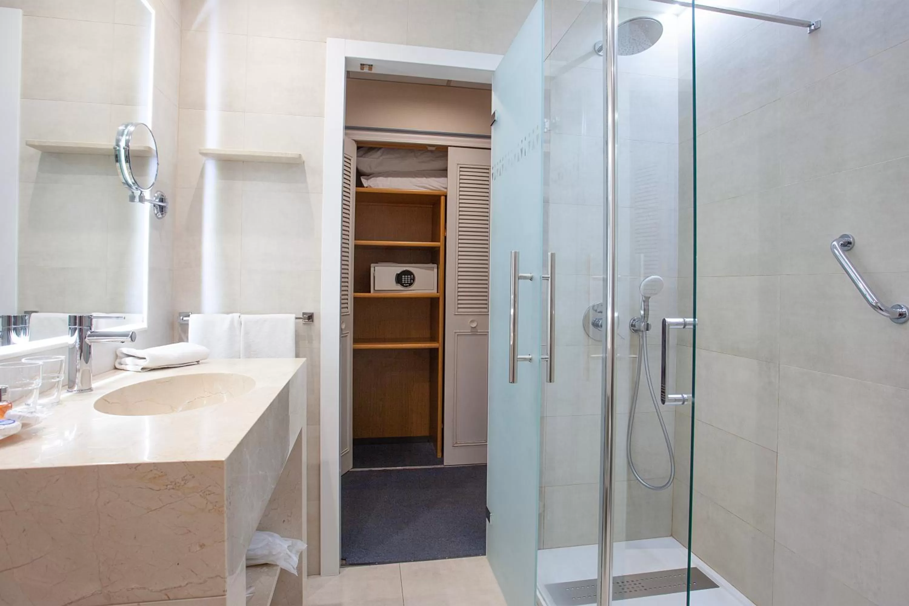 Studio (3 Adults) in Espahotel Gran Vía