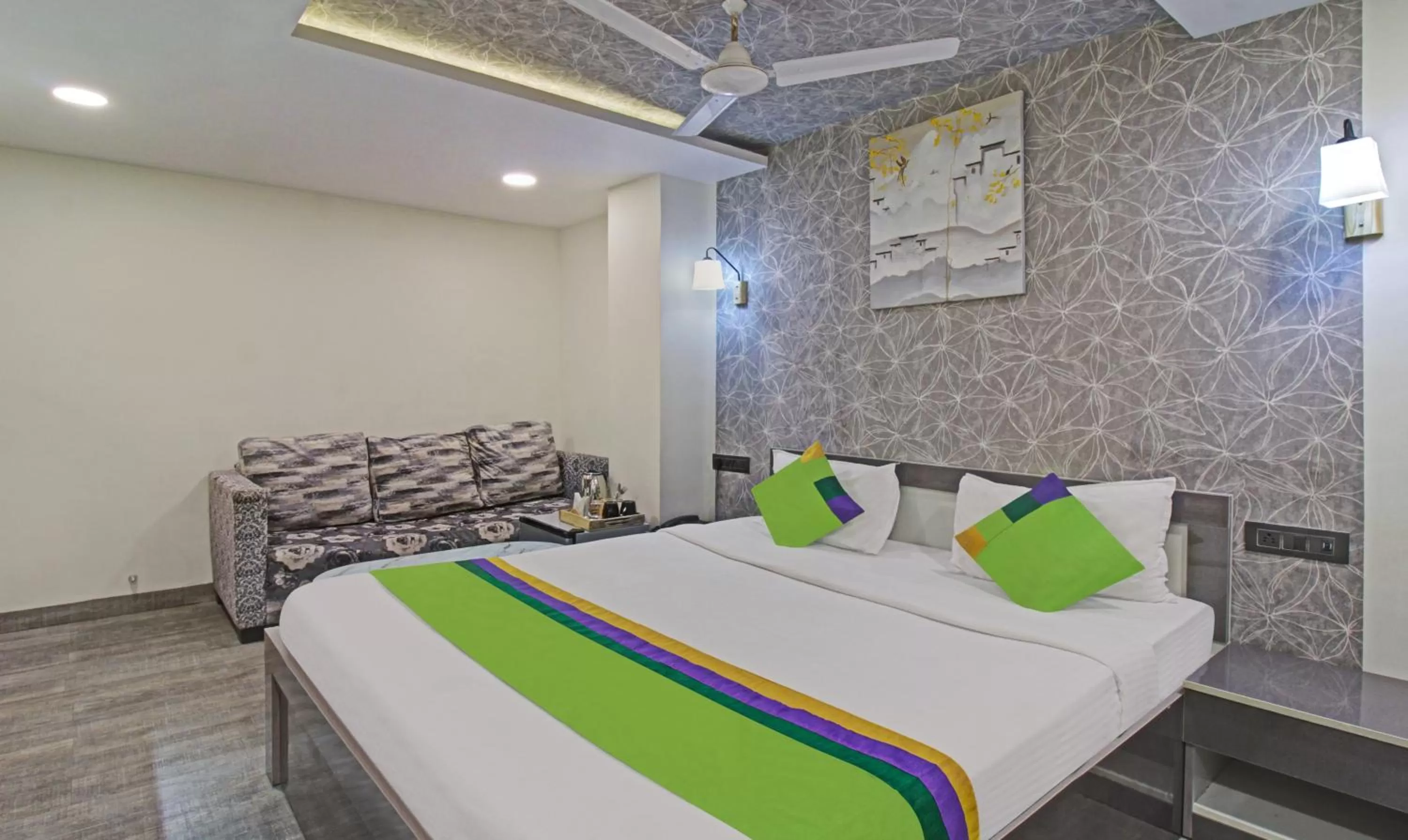 Deluxe Double Room - single occupancy in Treebo The Boss