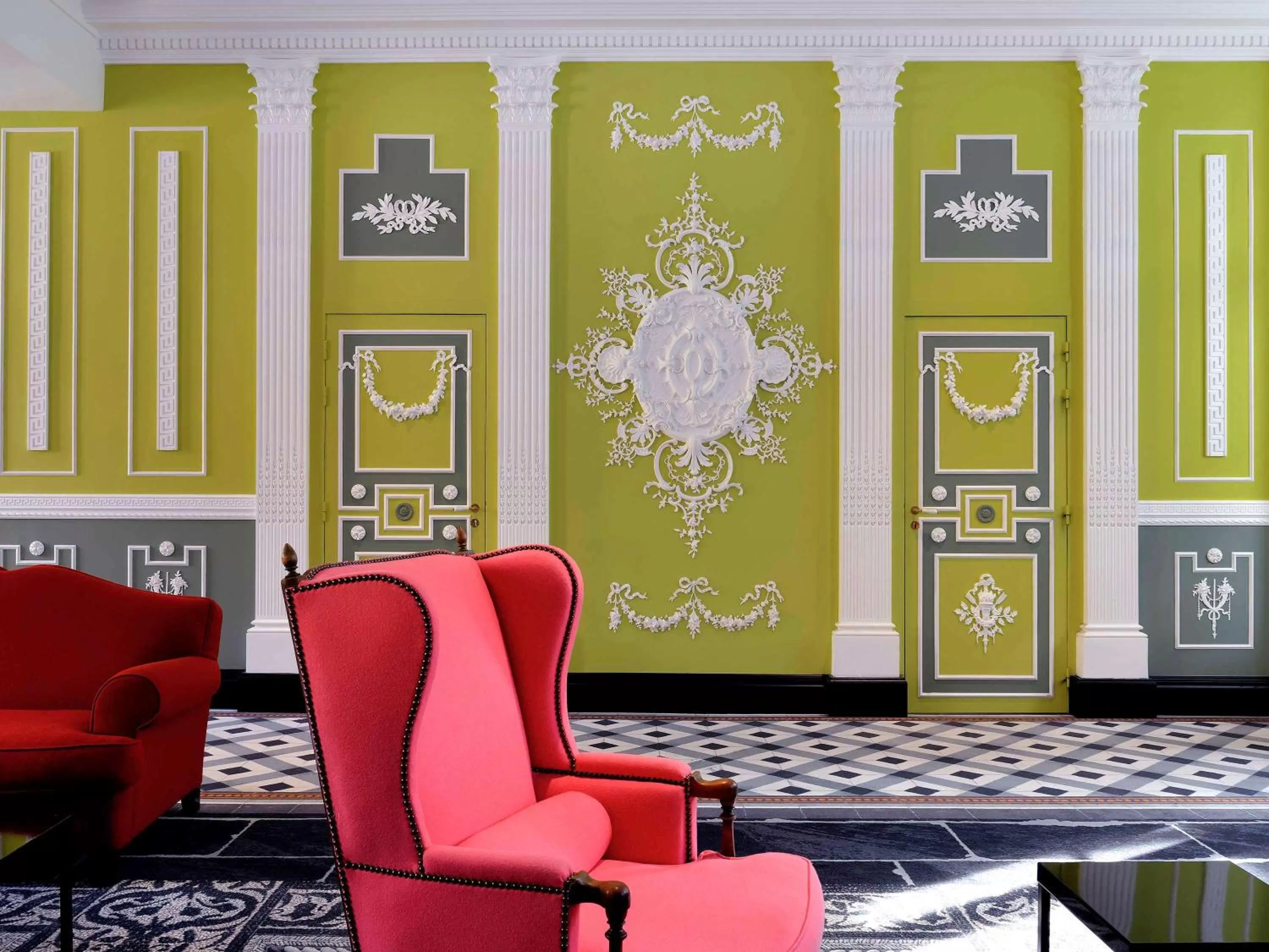 Lounge or bar in Hôtel & Spa Jules César Arles - MGallery Hotel Collection