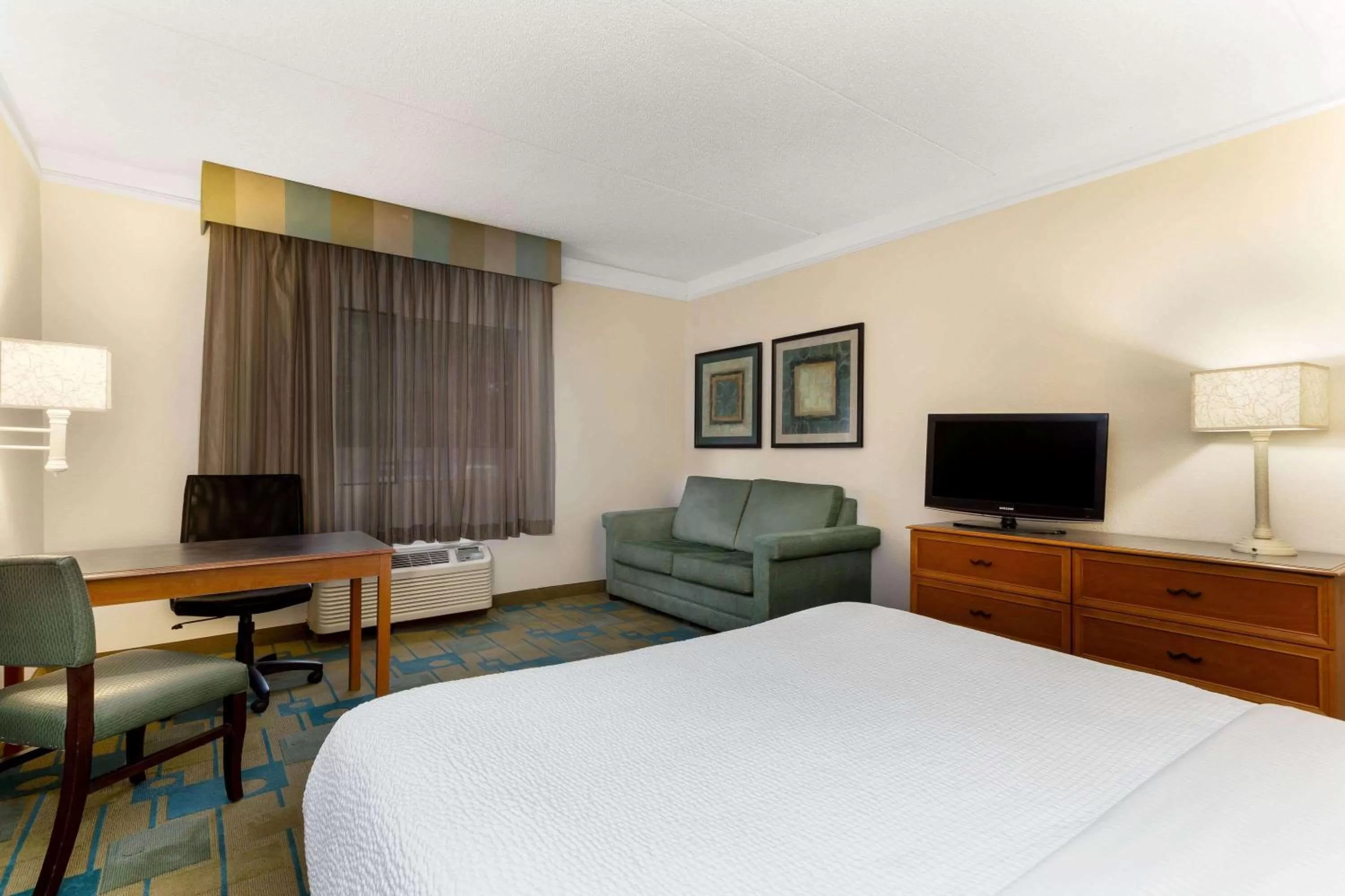 Deluxe King Room in La Quinta by Wyndham St. Pete-Clearwater Airport