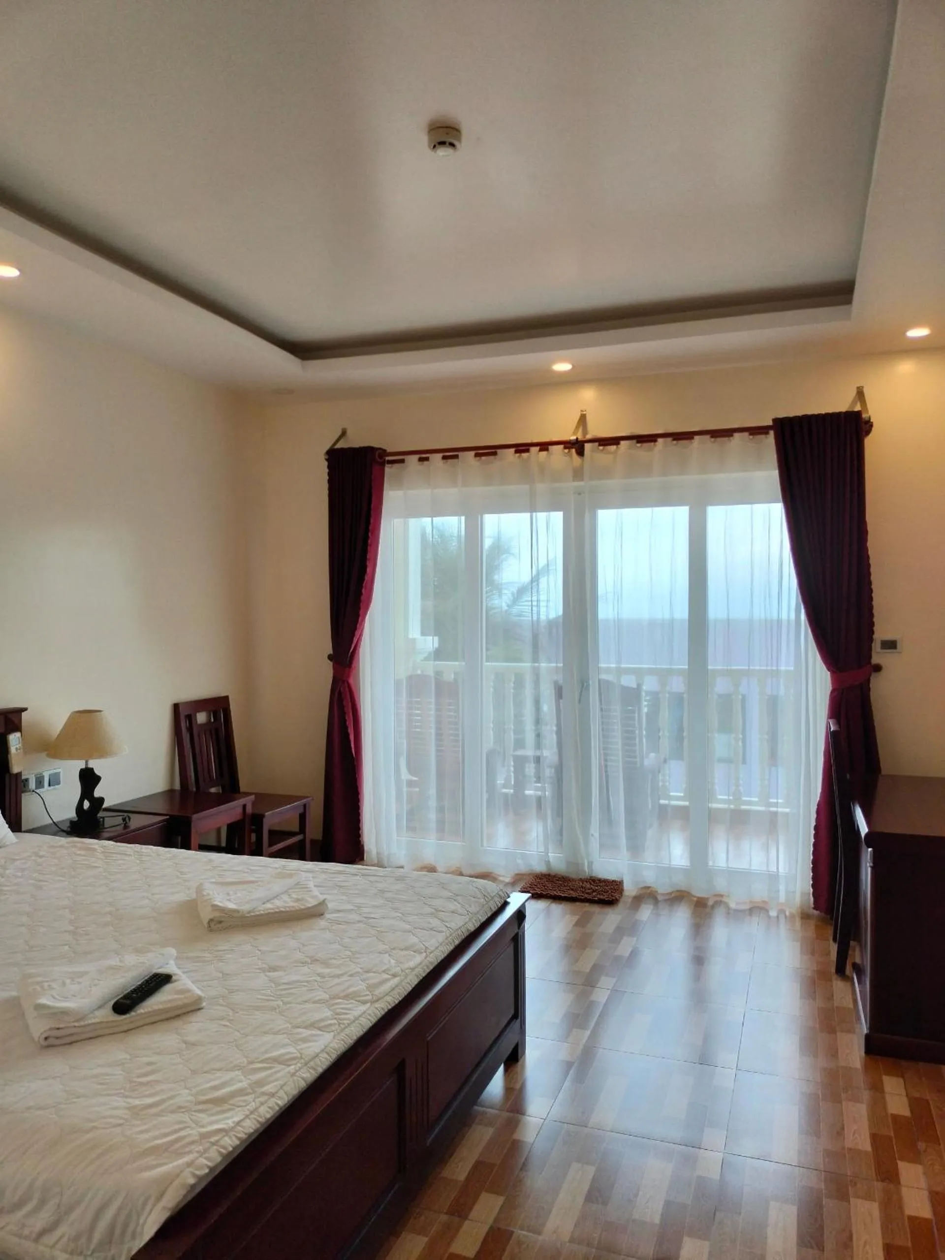 Deluxe Double Room with Balcony in Phuong Binh House