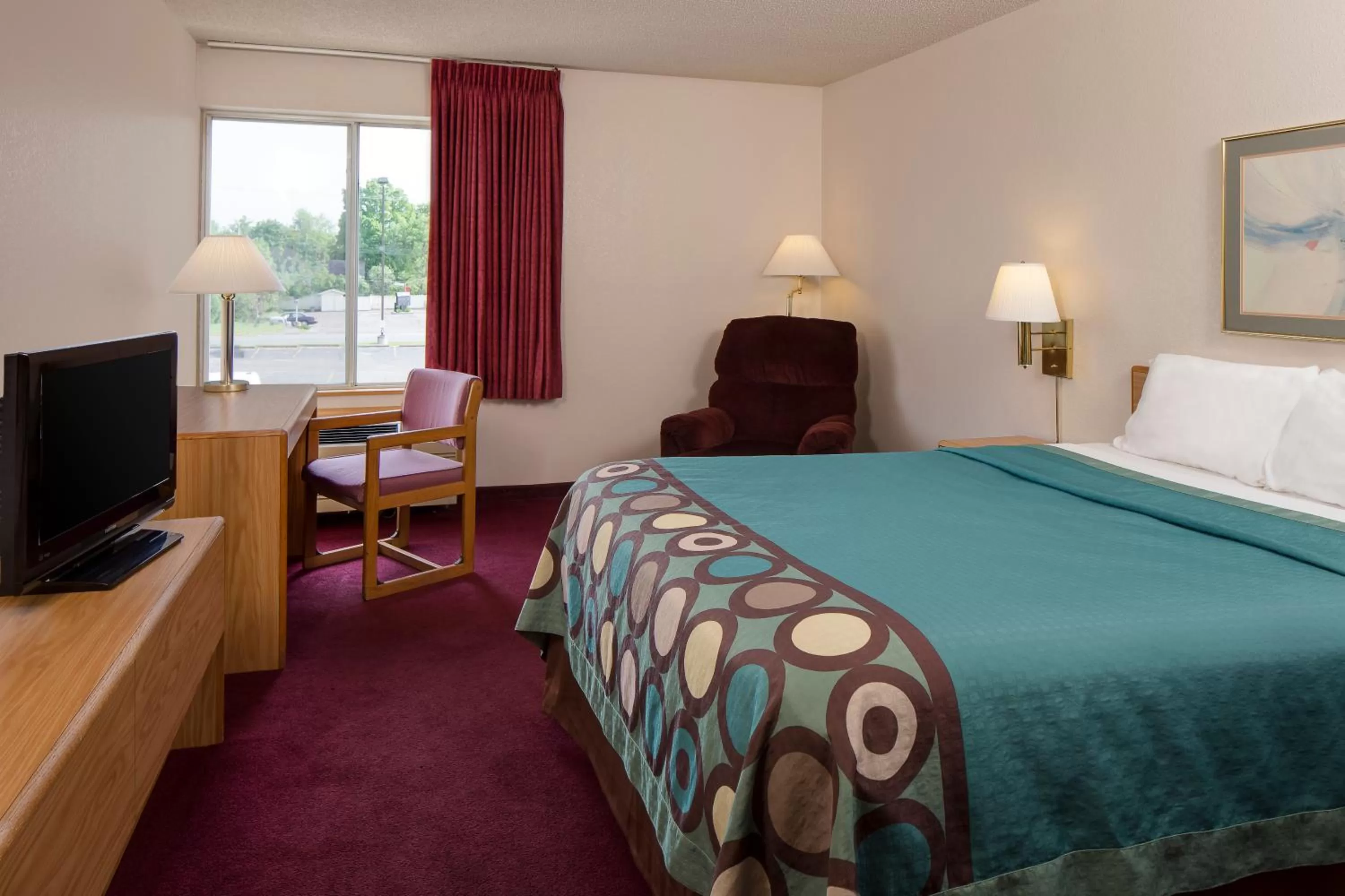 Queen Room - Mobility Access/Non-Smoking in Super 8 by Wyndham Menomonie WI