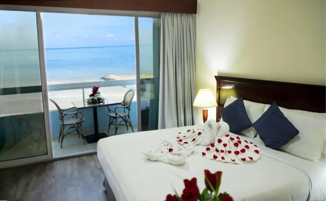 Deluxe Standard Seaview Room with  Balcony  in Mermaid Beach Hotel LLC