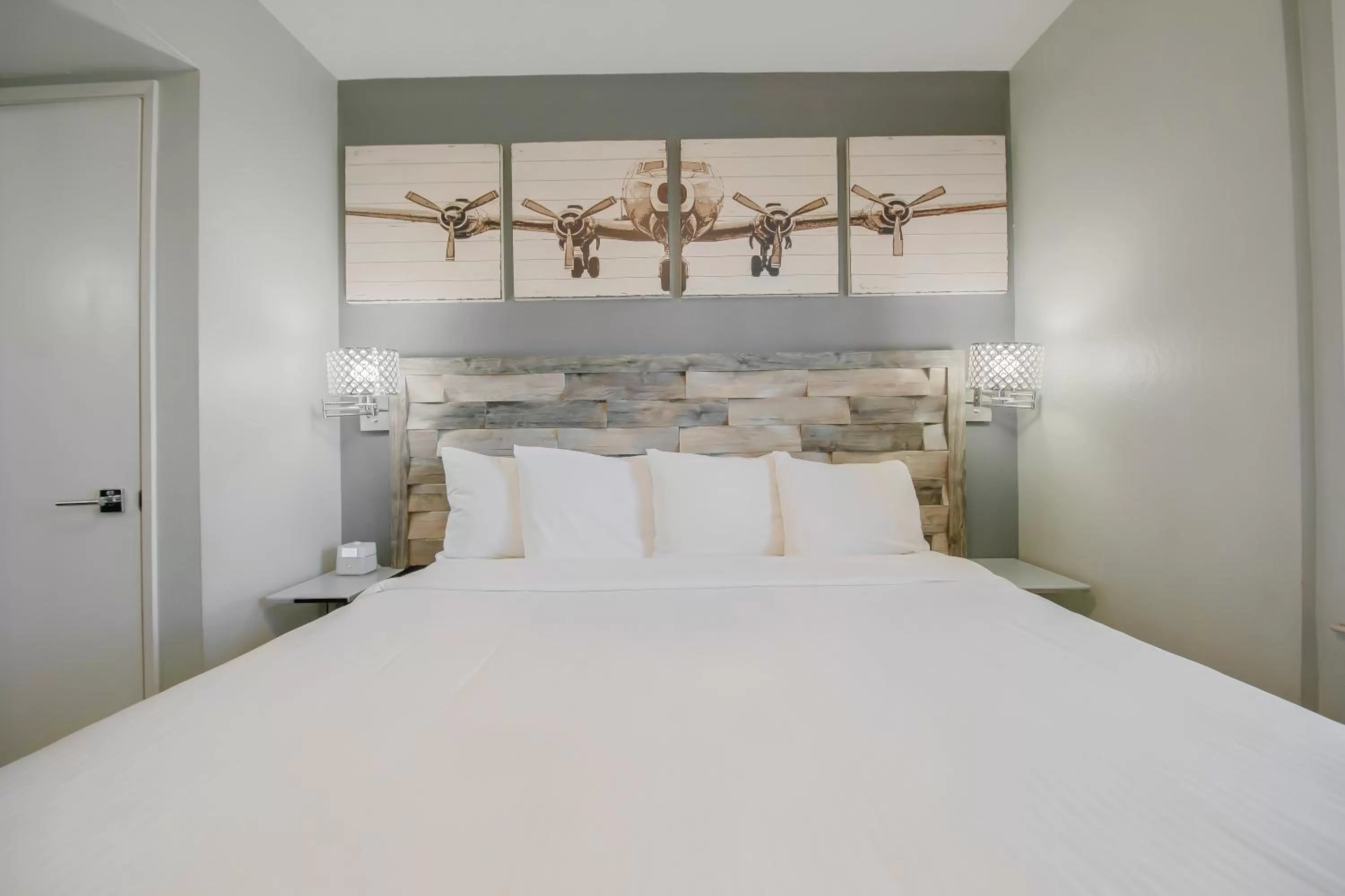 One-Bedroom King Suite - Non-Smoking in Lions Gate Hotel