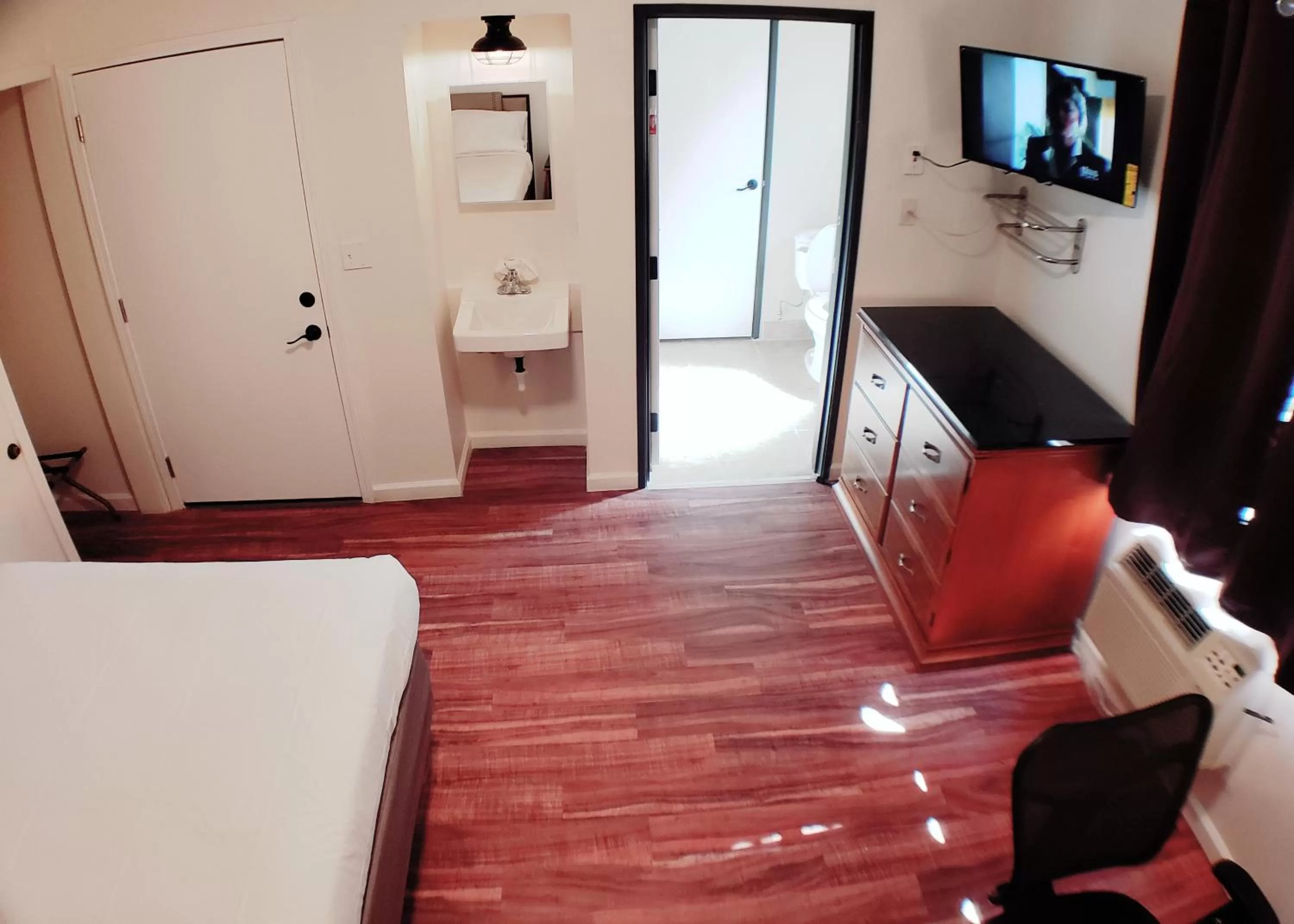 Double Room with Private Bathroom in Anchor Pointe Inn