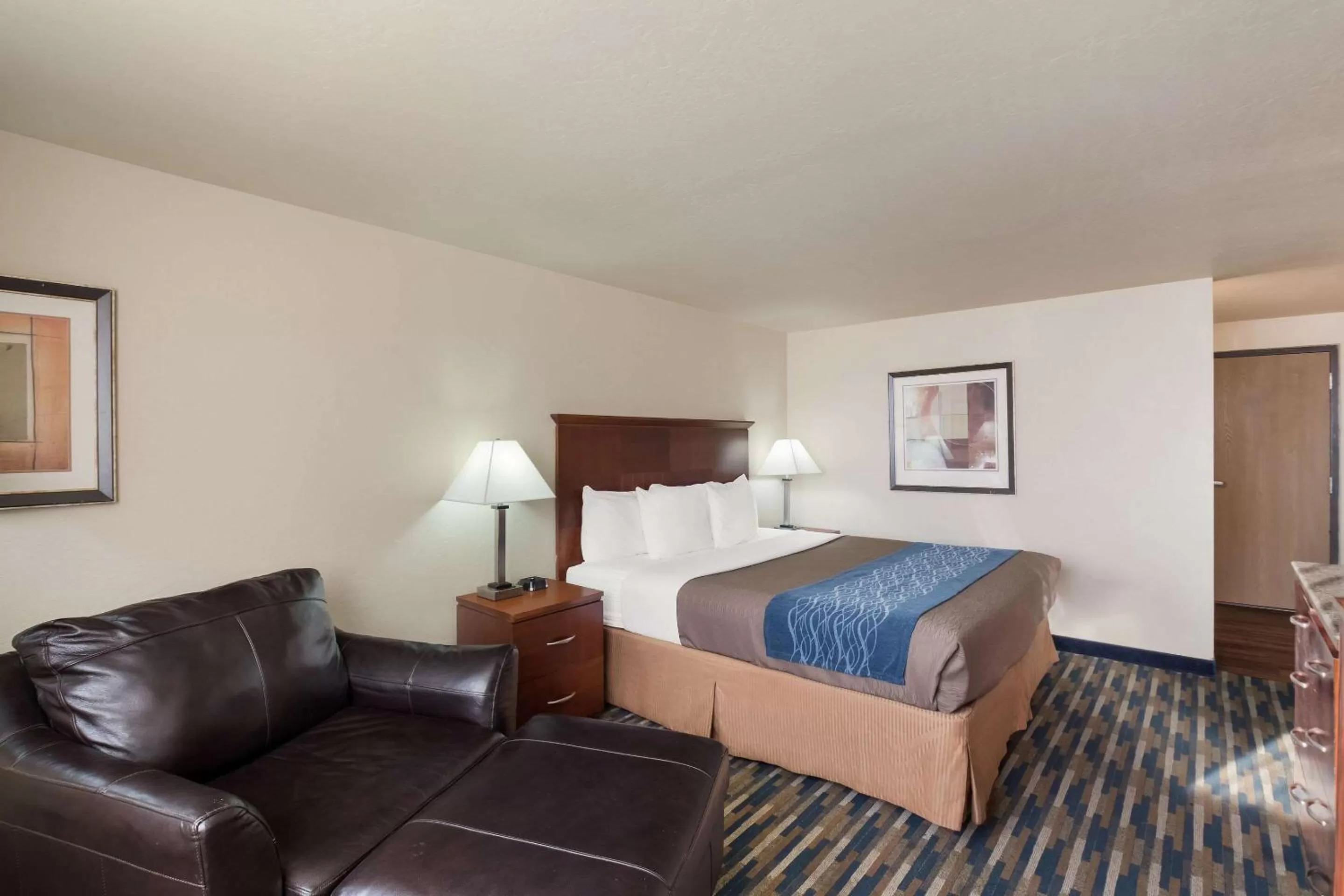 Superior King Suite - Non-Smoking in Rodeway Inn Fort Morgan