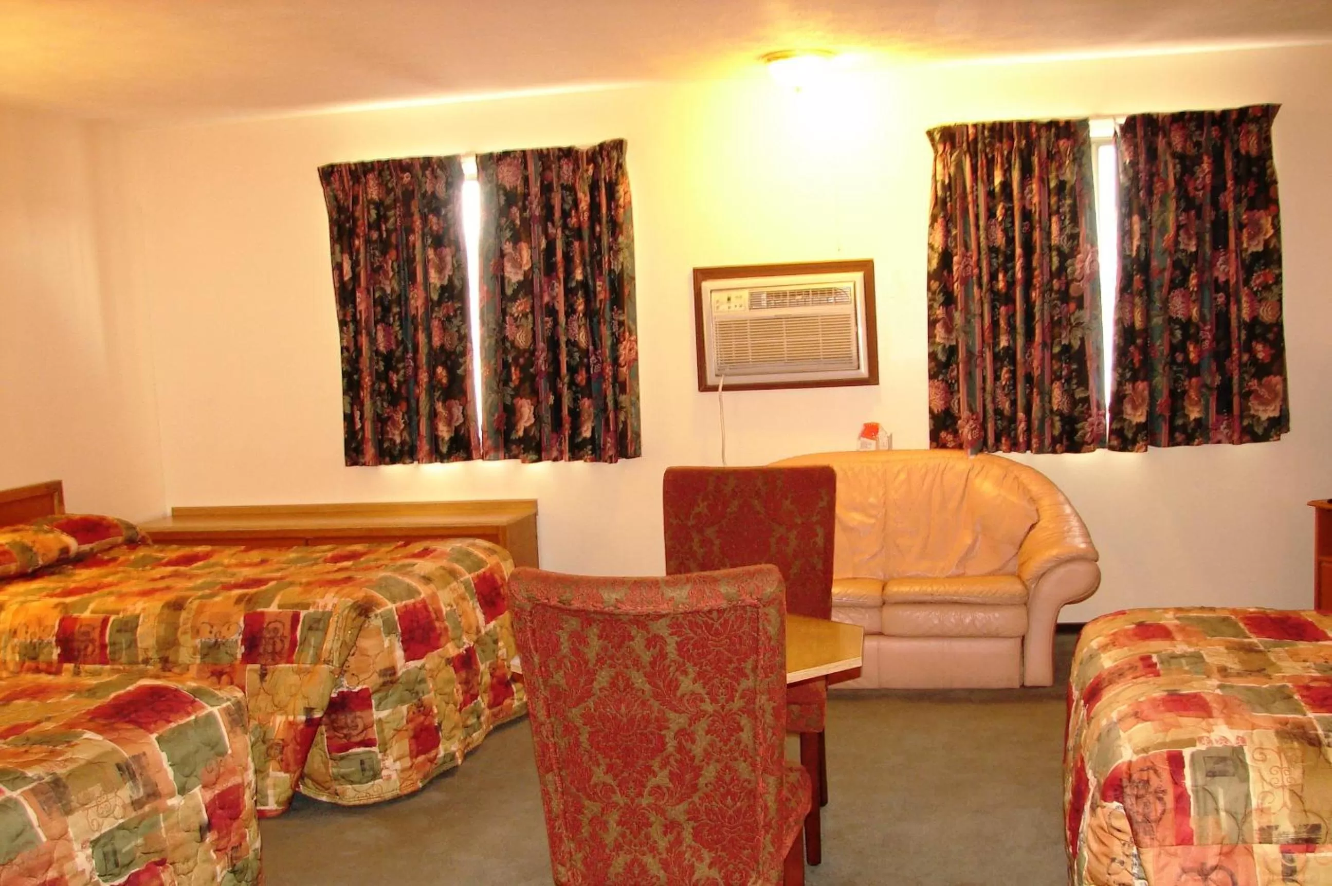 Triple Room in Baxter Inn 4 Less