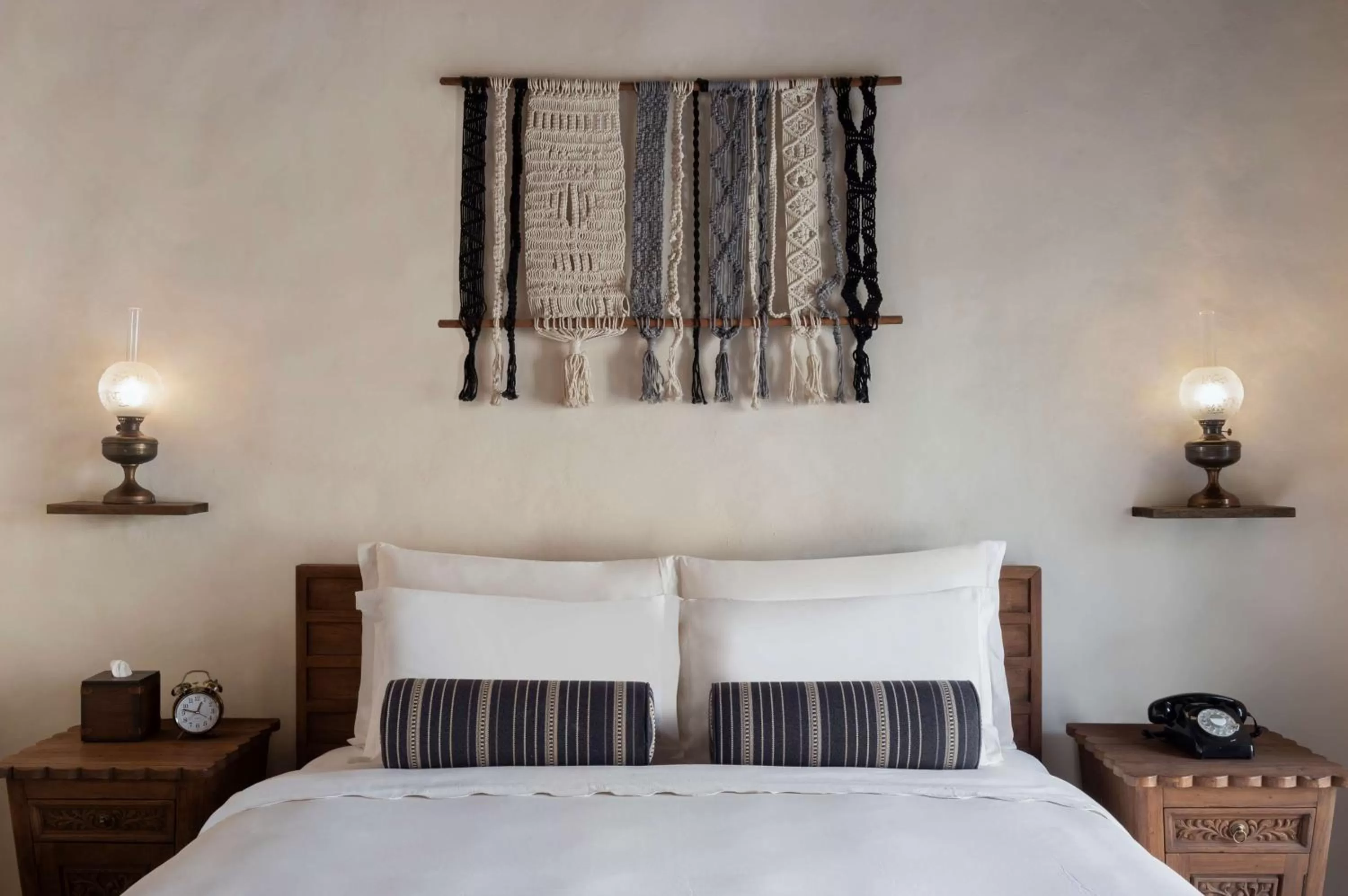 King Heritage Room in Al Seef Heritage Hotel Dubai, Curio Collection by Hilton