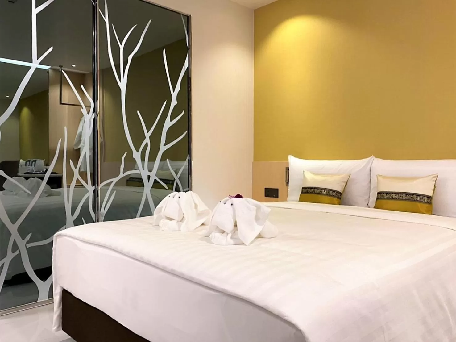 Superior Double or Twin Room in Evergreen Laurel Hotel Bangkok