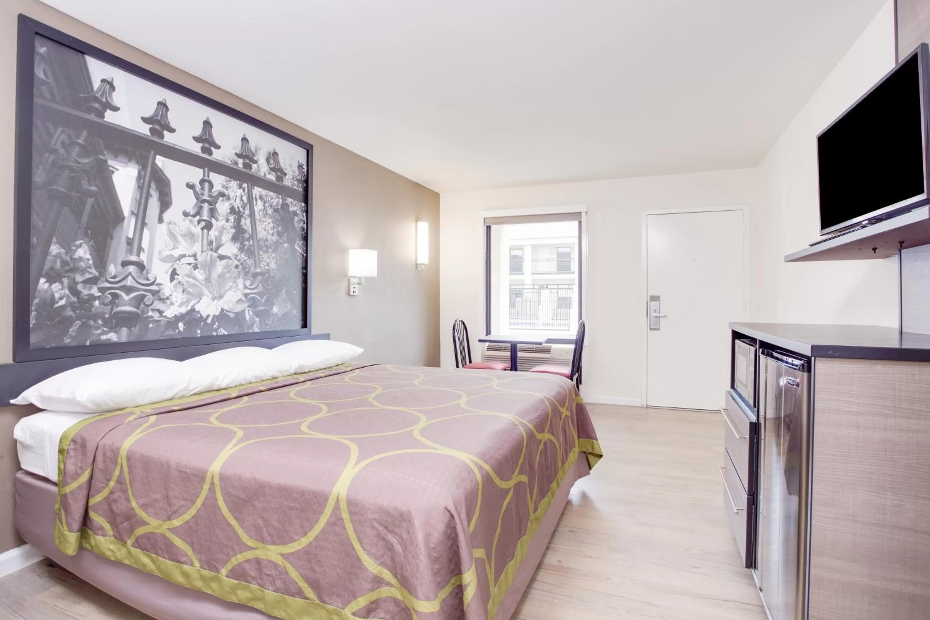 King Room - Mobility Access/Non-Smoking in Super 8 by Wyndham Dalton