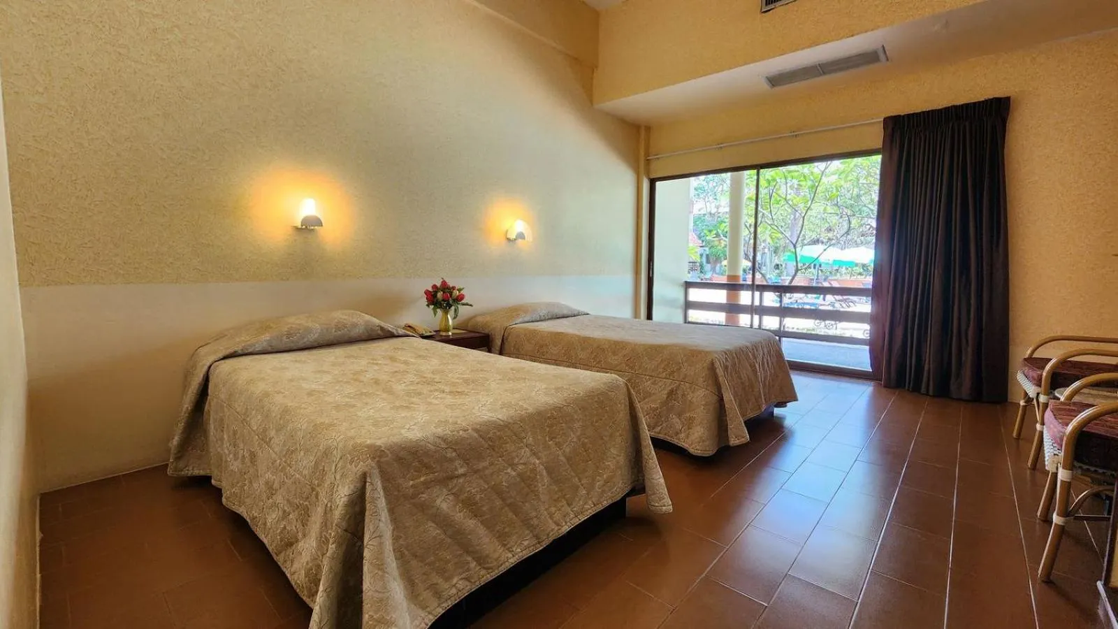 Superior Twin Room with Pool View in Pattaya Garden Resort