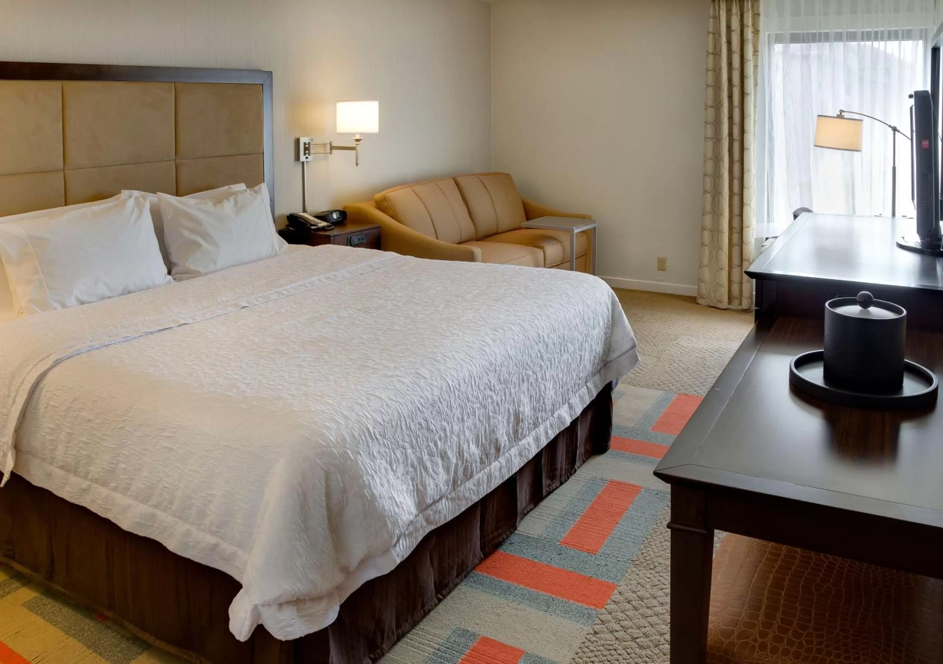 Deluxe King Room - Non-Smoking in Hampton Inn Harrisonburg - University