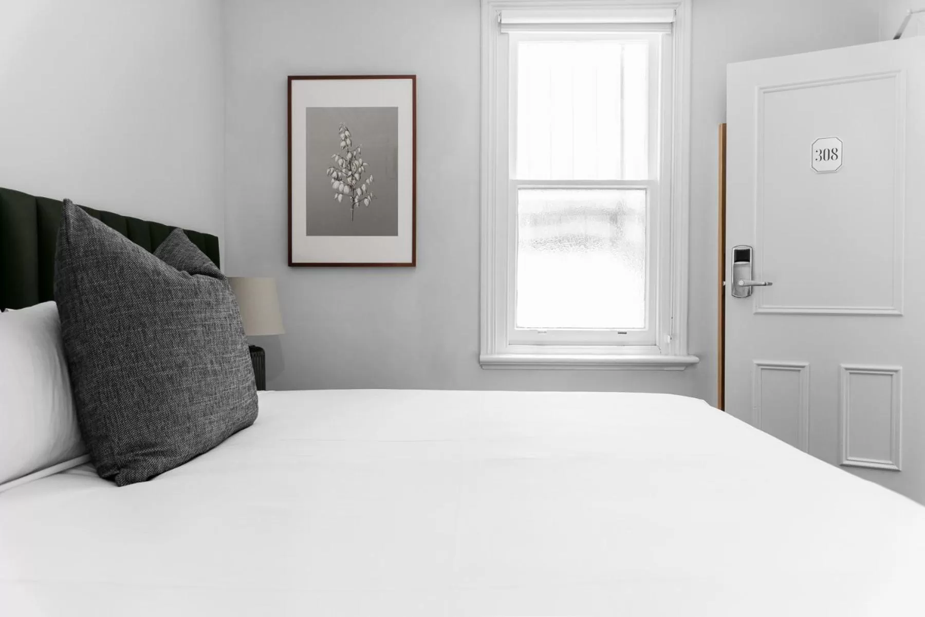 Small Double Room in Hotel Challis Potts Point