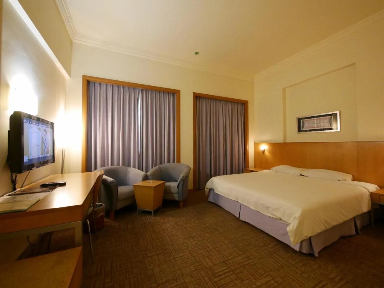 Superior Queen Room in Premier Hotel