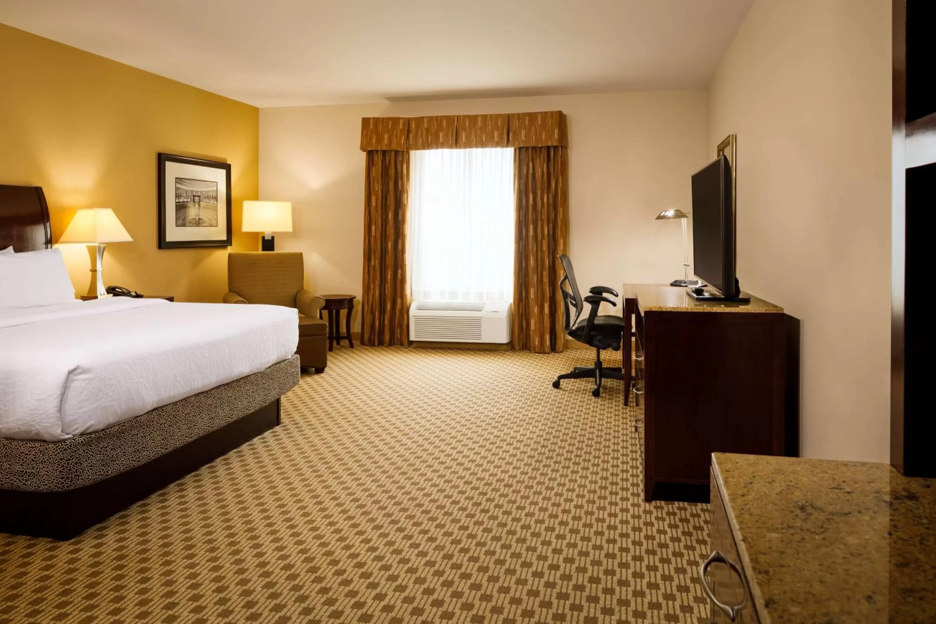King Room in Hilton Garden Inn Cincinnati Blue Ash