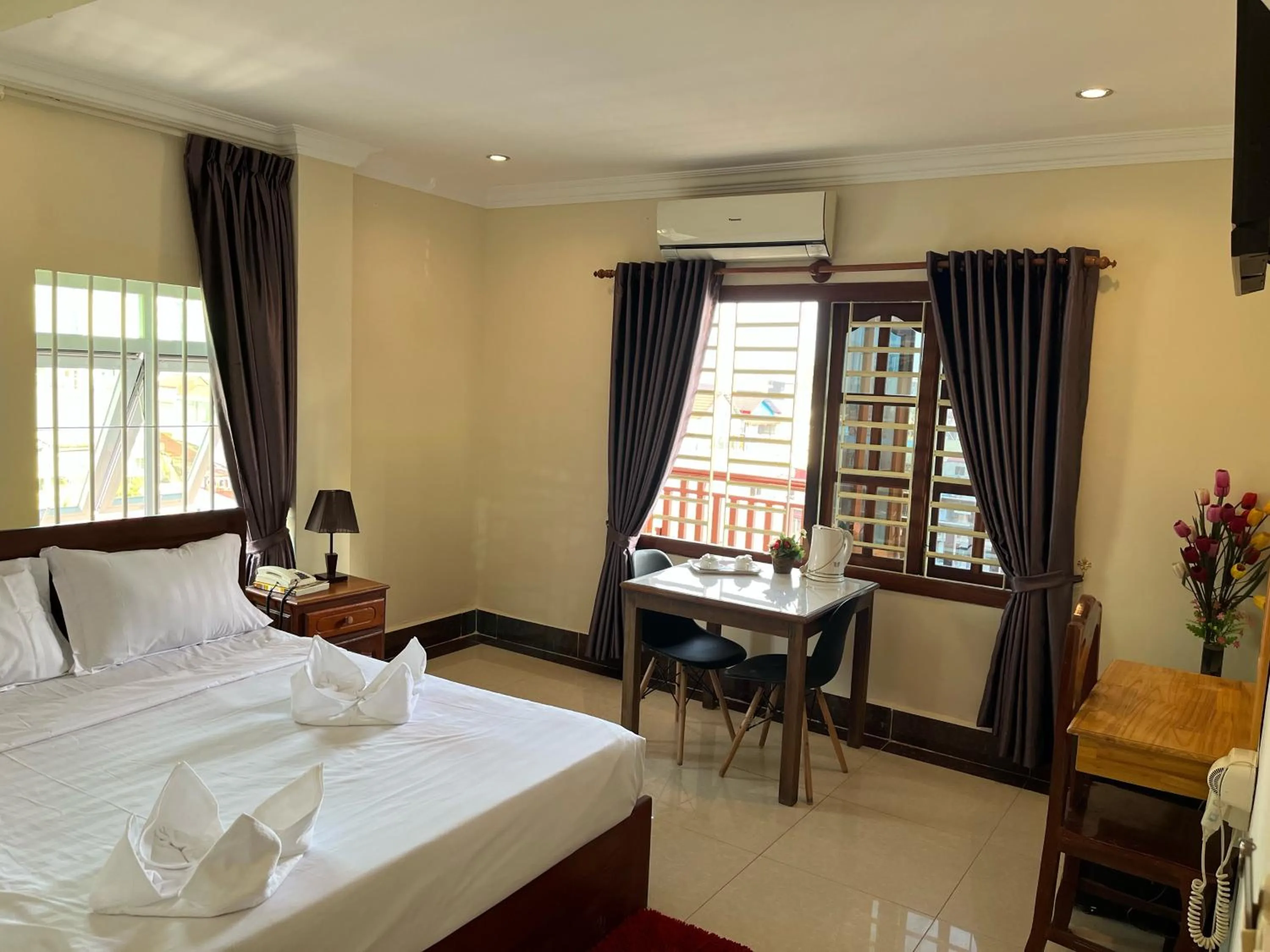 Deluxe Double Room in Queenwood Hotel