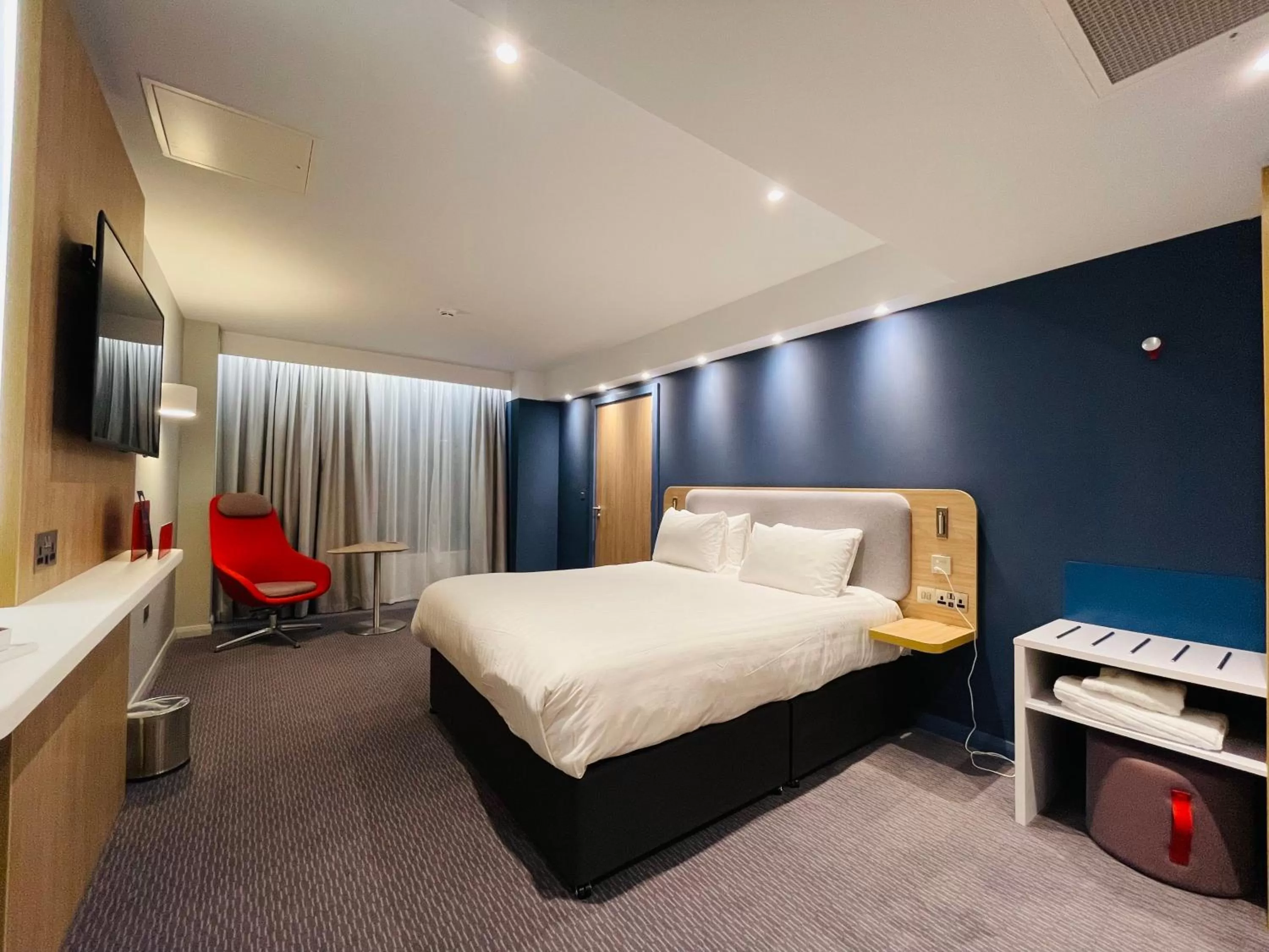 Standard King Room with Free Hot Breakfast - Accessible in Holiday Inn Express Cheltenham Town Centre by IHG