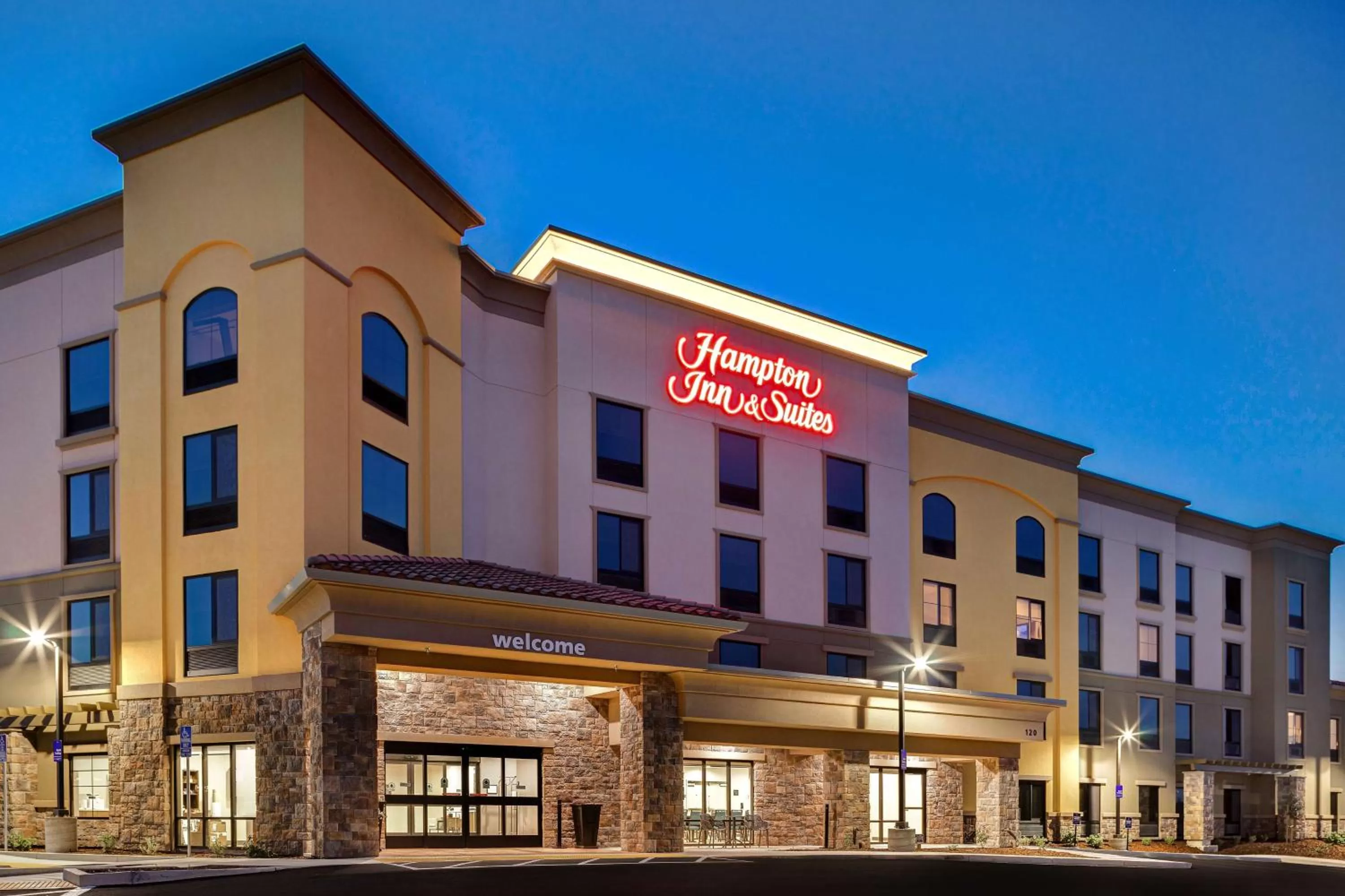 Property building in Hampton Inn & Suites Marina