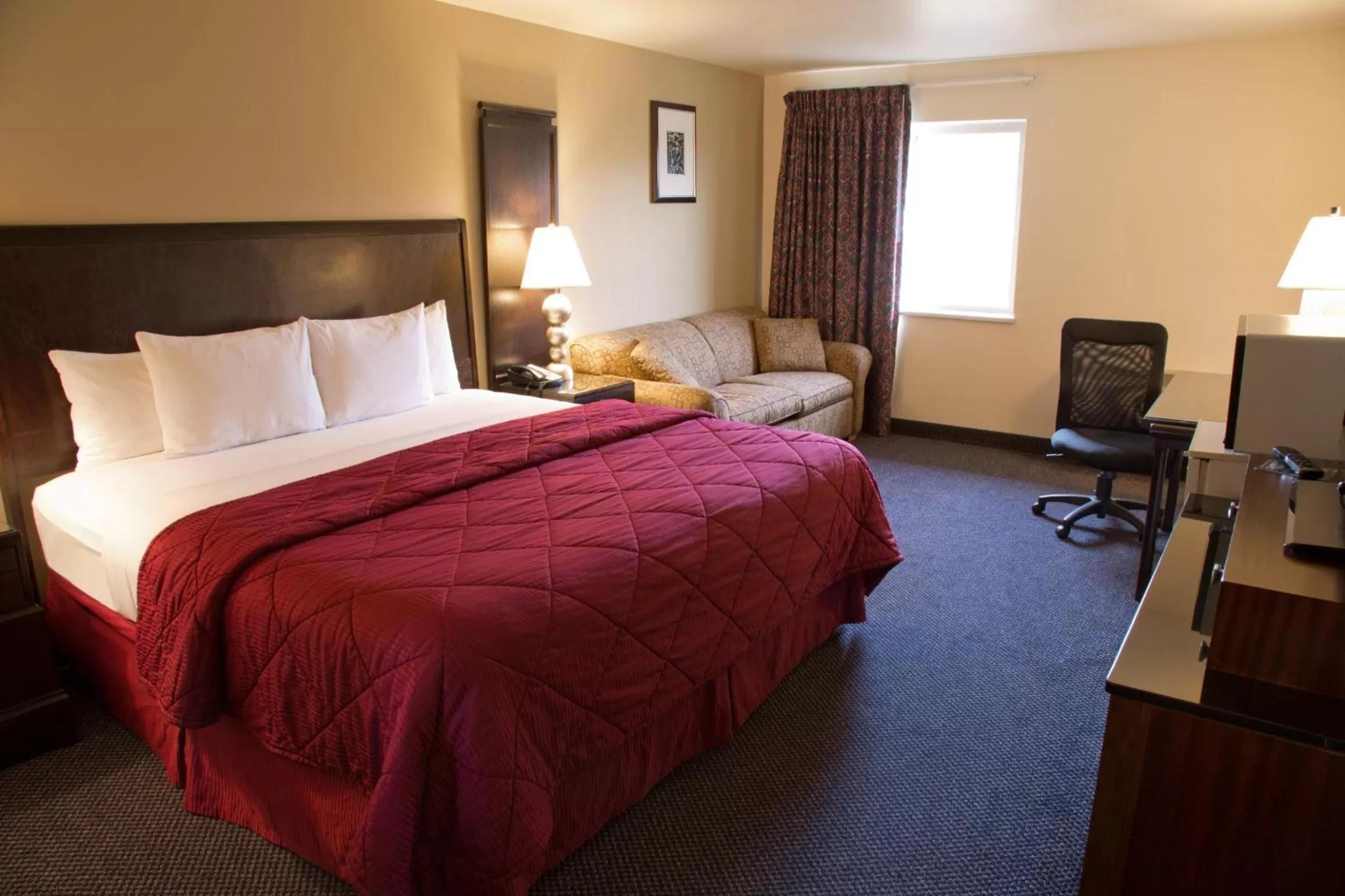 King Room with Sofa Bed - Non-Smoking in Cedars Inn