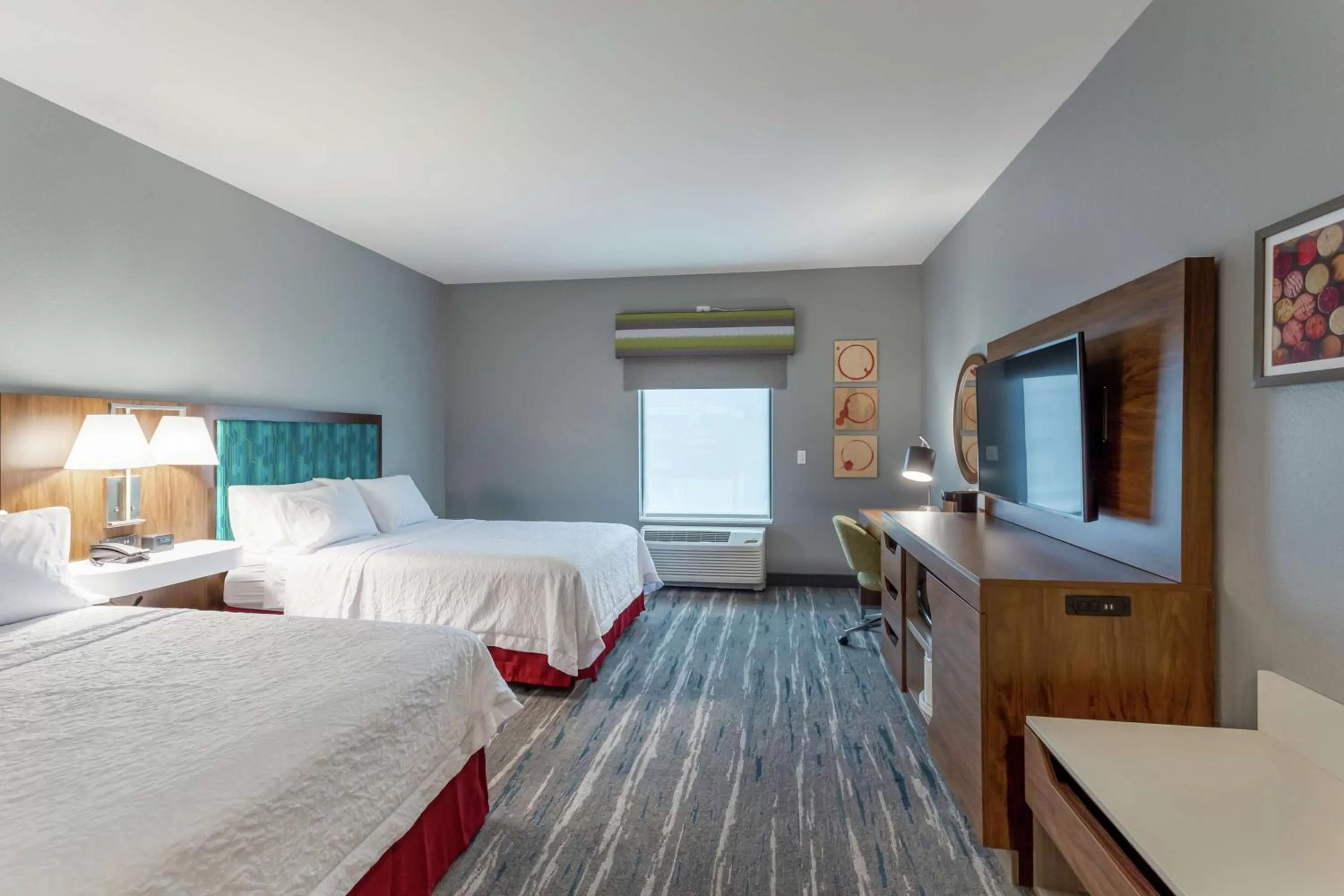 Queen Room with Bath Tub - Mobility Accessible - Non-Smoking in Hampton Inn Madison, OH