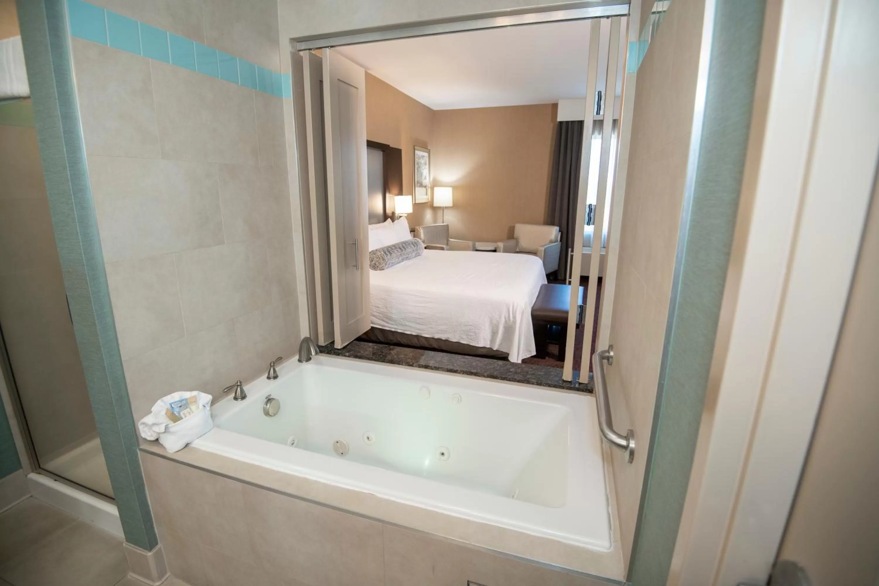 Deluxe King Suite in Win-River Resort and Casino