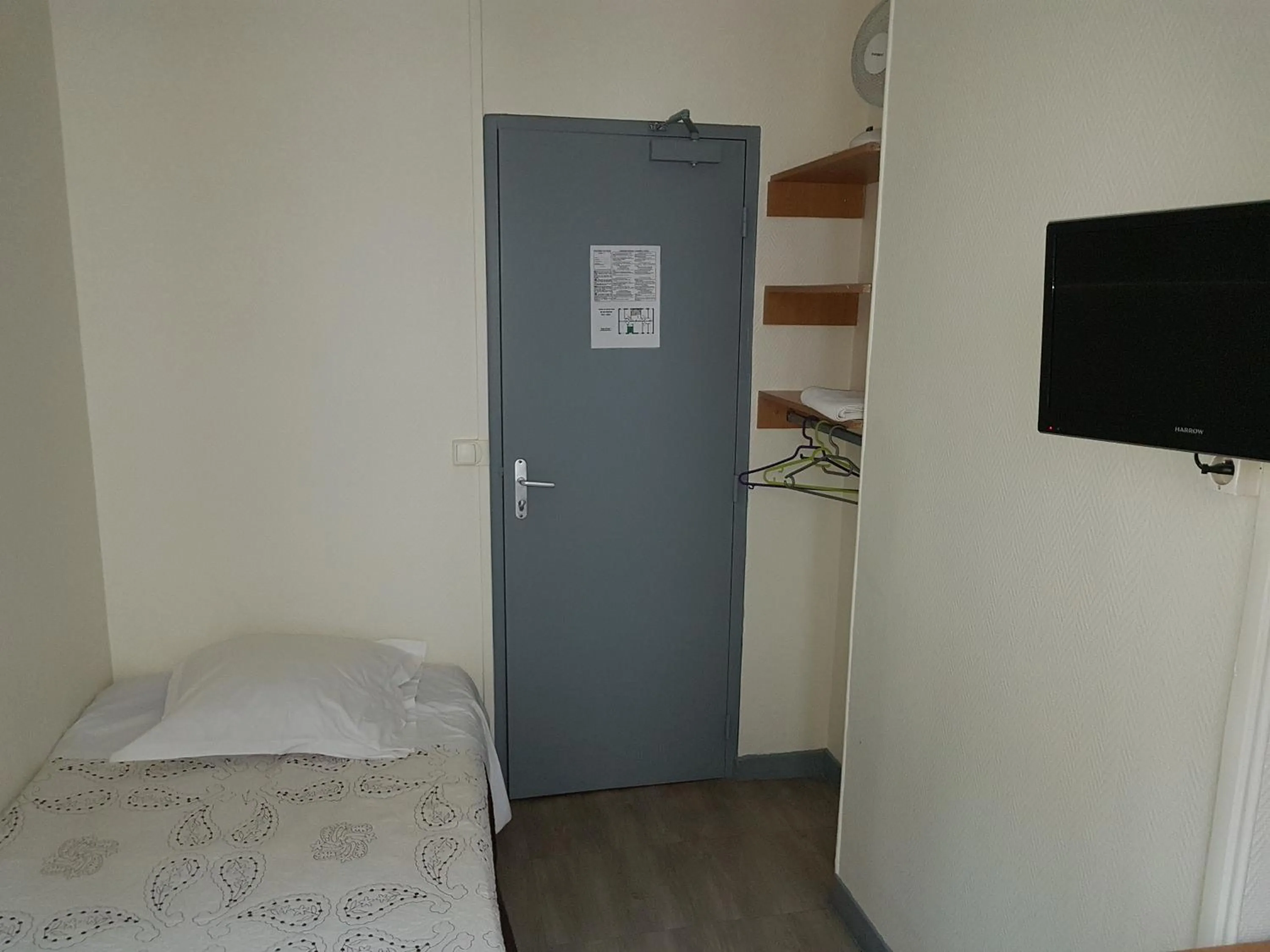 Single Room with Shared Bathroom in Au Royal Mad