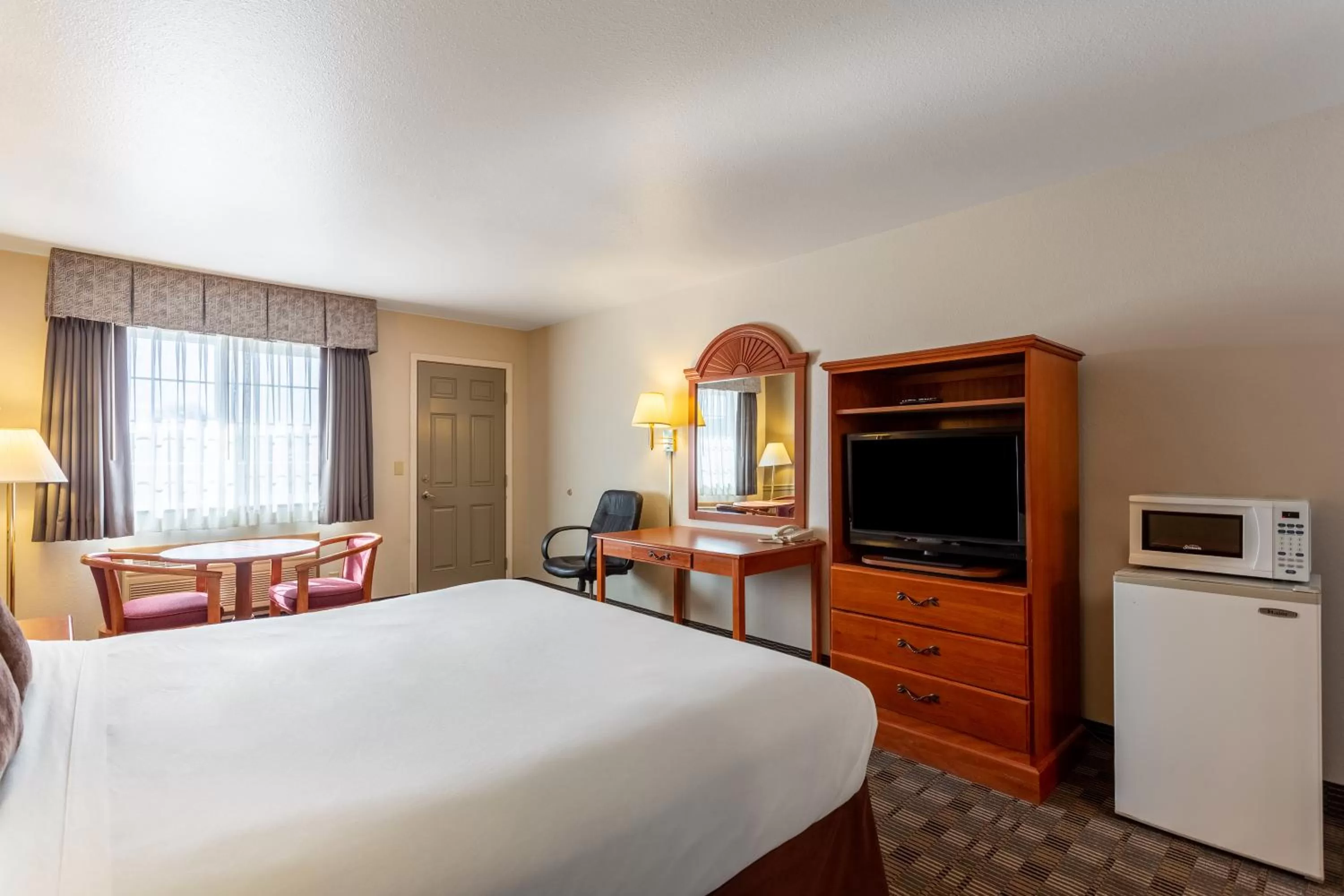 1 Queen Bed Non Smoking - single occupancy in Americas Best Value Inn Burns