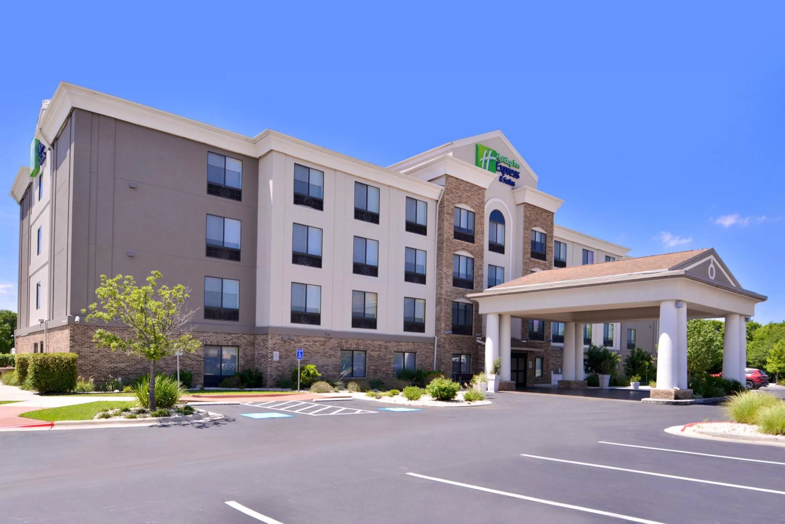 Holiday Inn Express & Suites Selma by IHG
